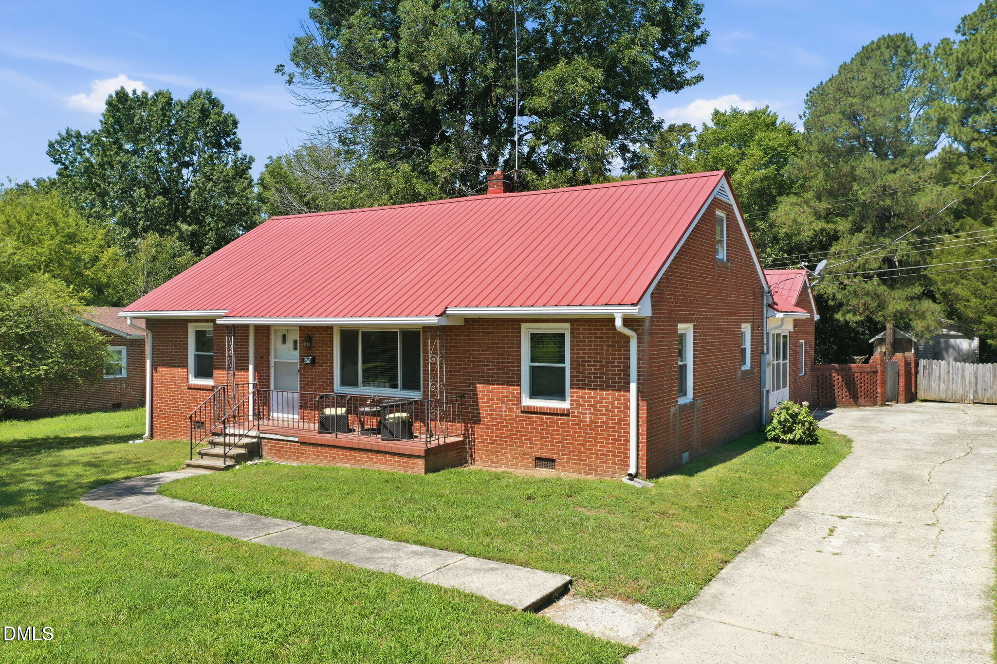 306 Oakgrove Drive — photo