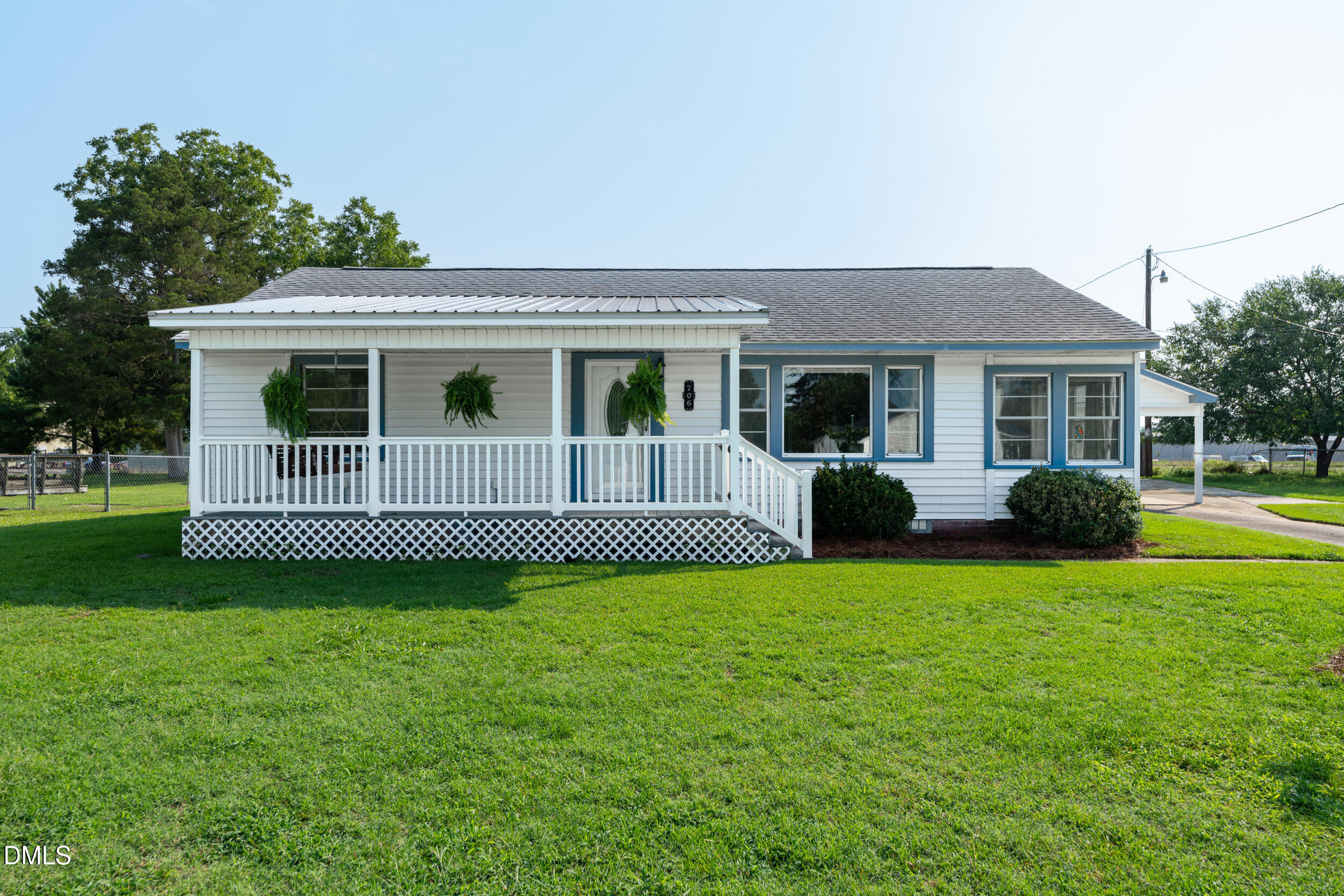 706 E Country Club Drive — photo