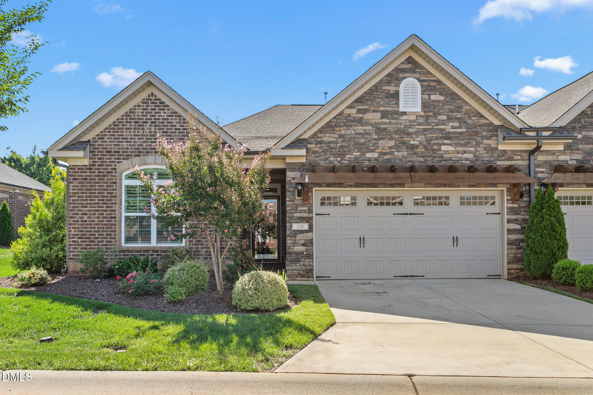 138 Dunvegan Lane — photo