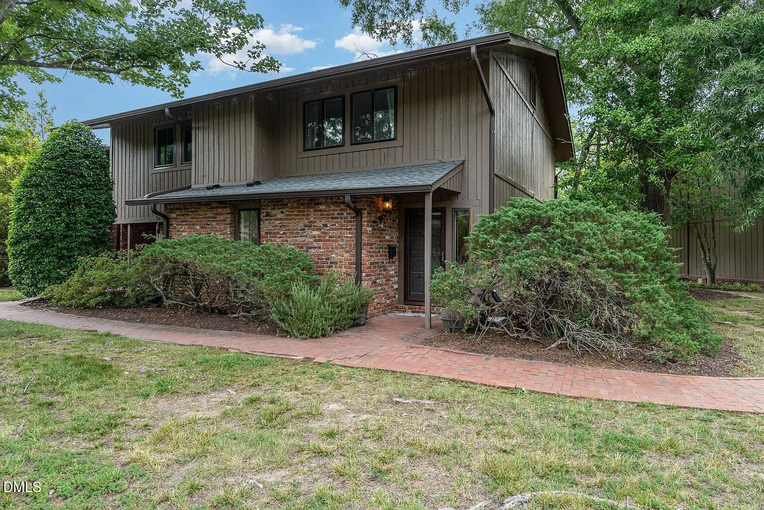 1408 Oak Tree Drive — photo