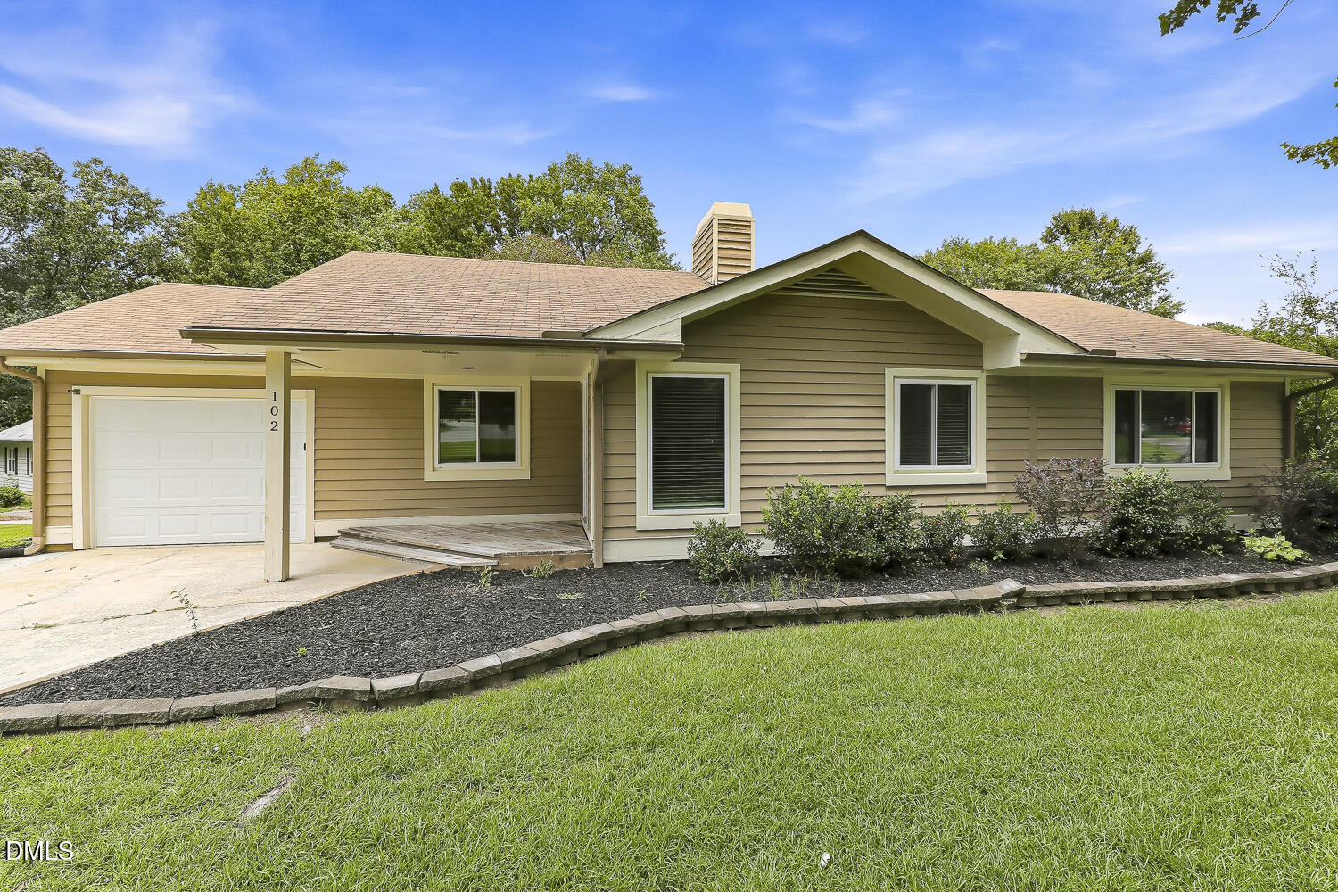 102 Oaklake Court — photo