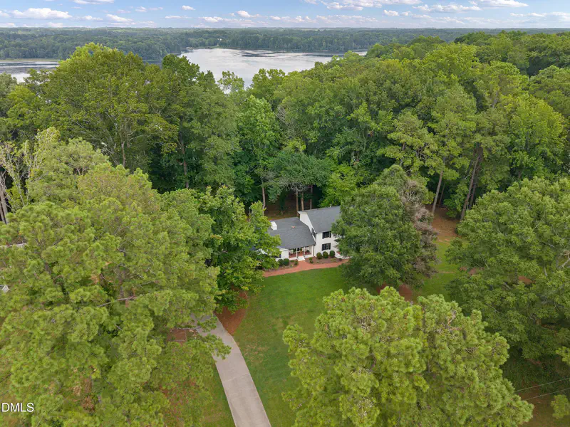 621 Edgewater Drive — photo