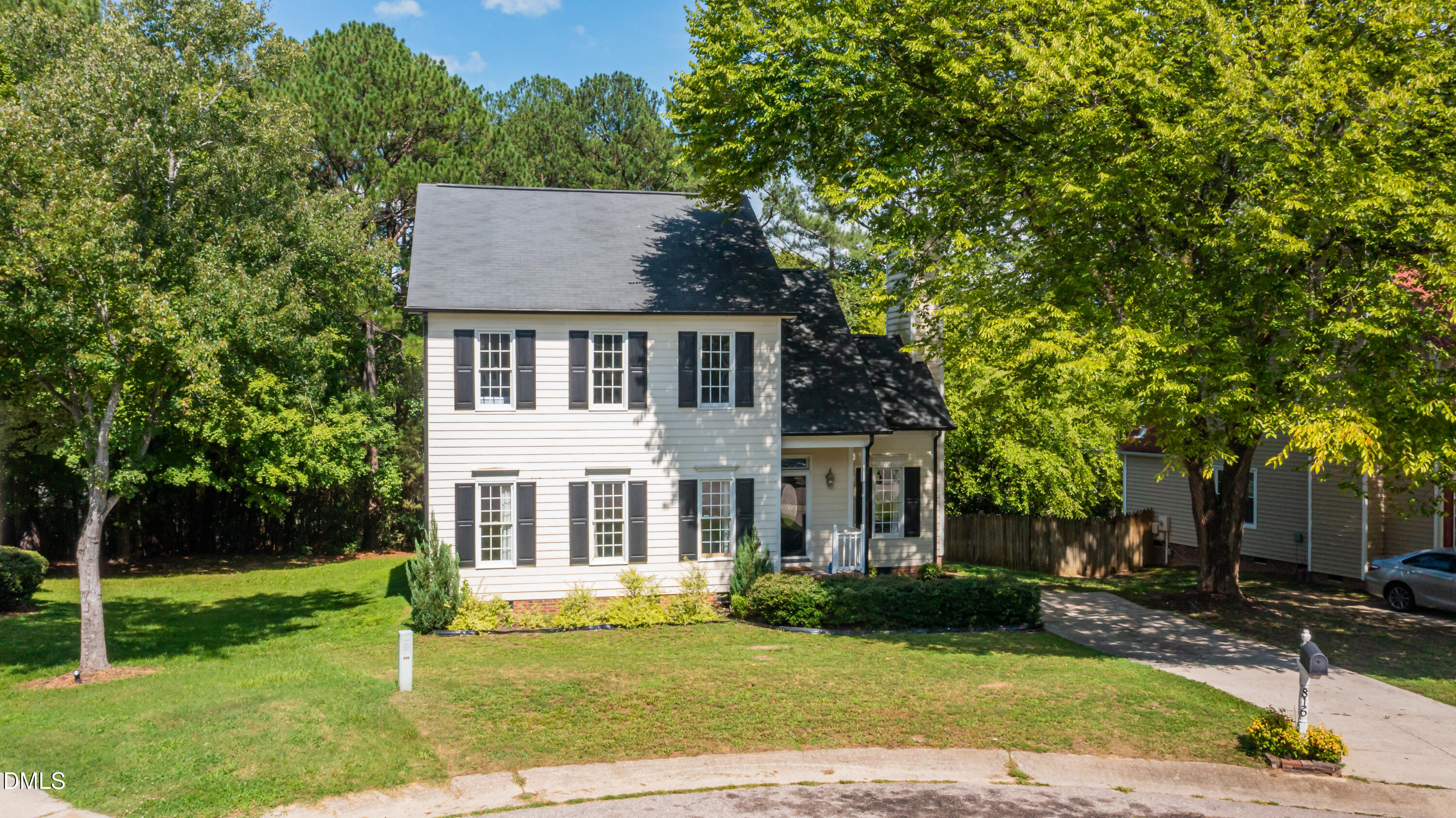 816 White Daisies Court — photo