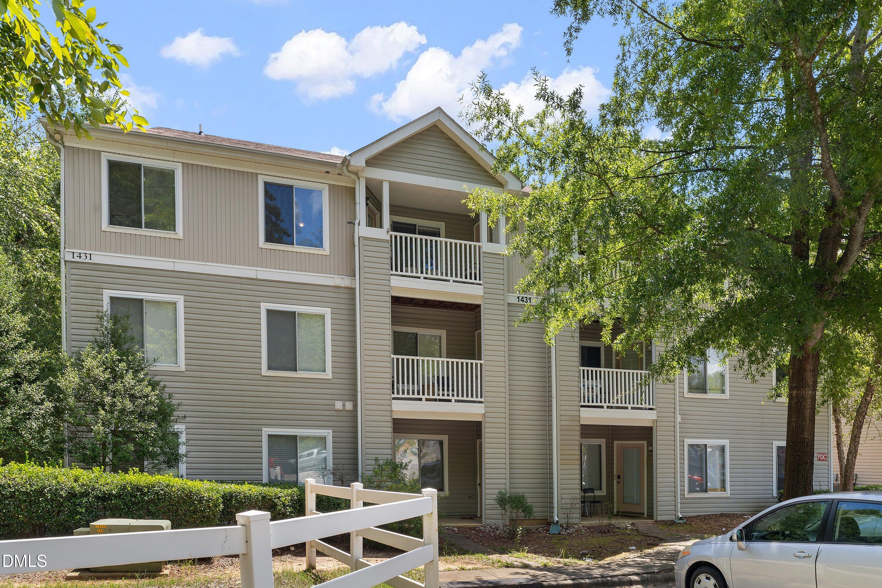 1431 Collegiate Circle 303 — photo
