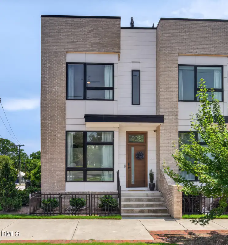 528 N Roxboro Street — photo