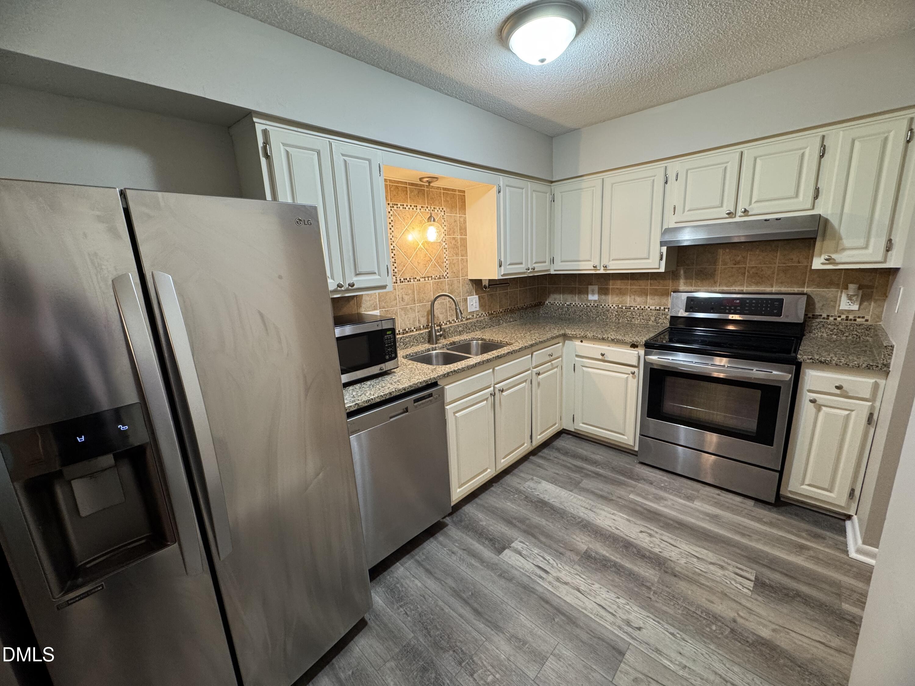533 Pine Ridge Place, Raleigh, NC 27609 — photo 2