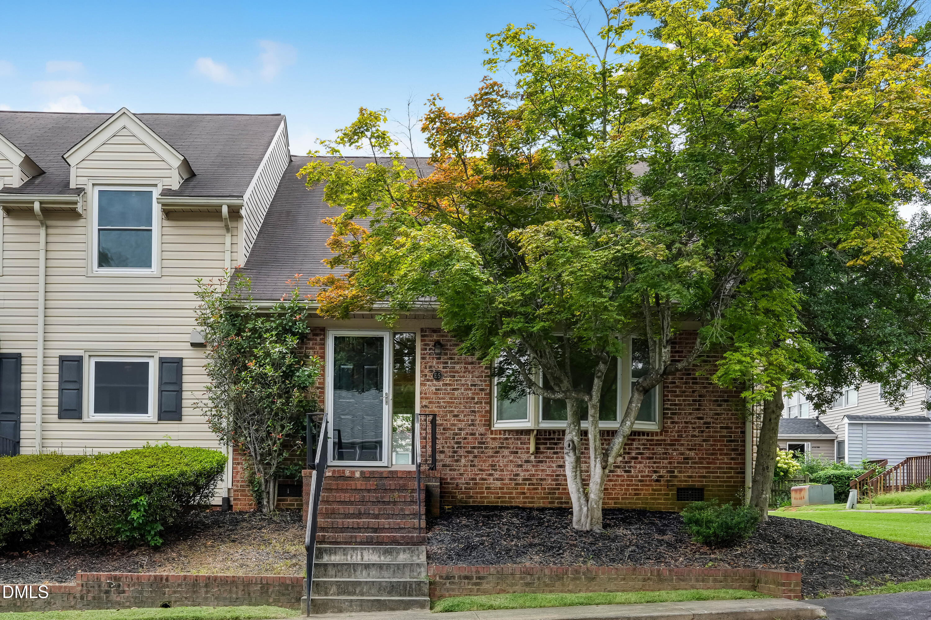 2202 Huntington Road E5 — photo