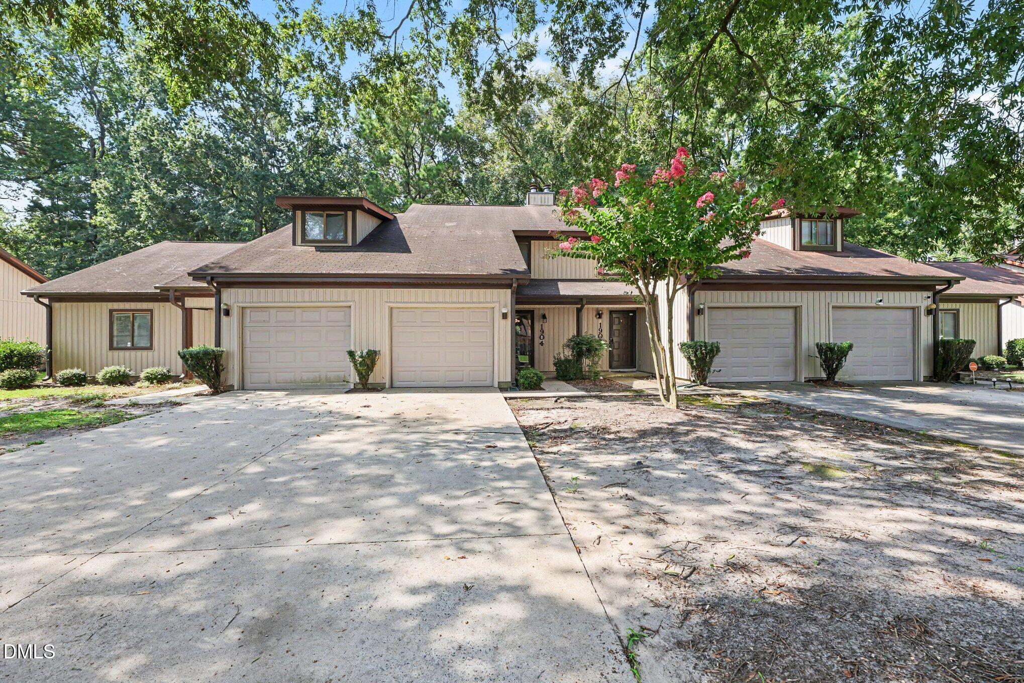 1904 Stephens Court — photo