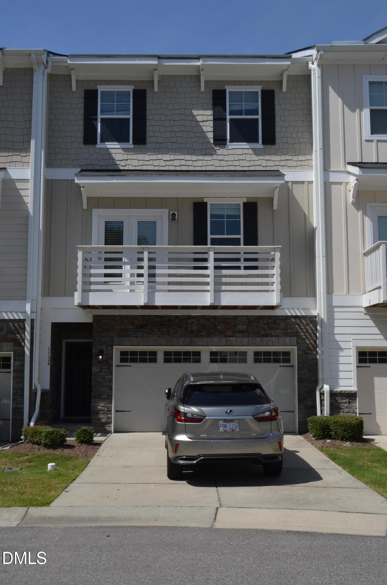 1124 Finch Court — photo