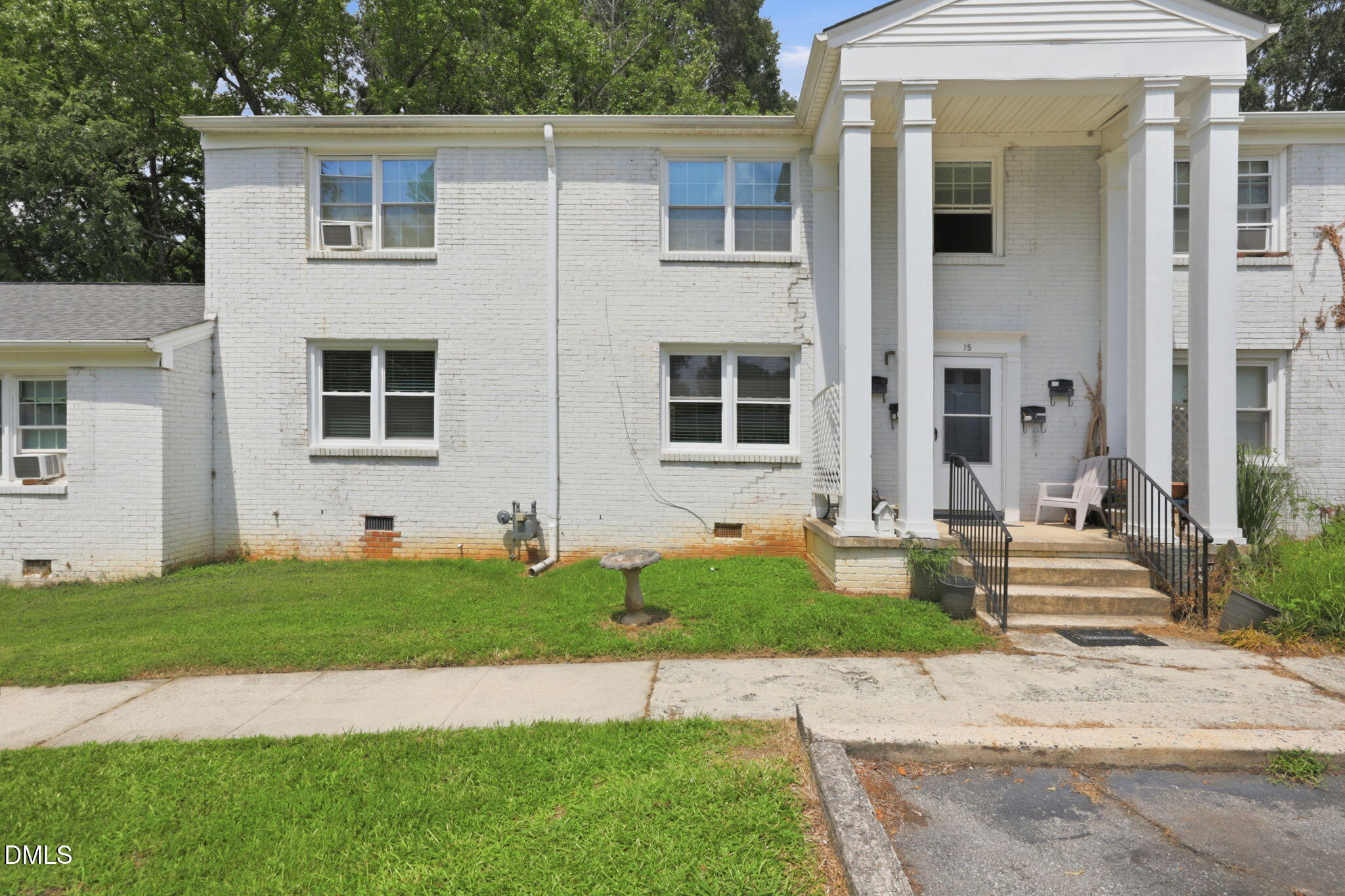 1400 Roslyn Drive 15B — photo