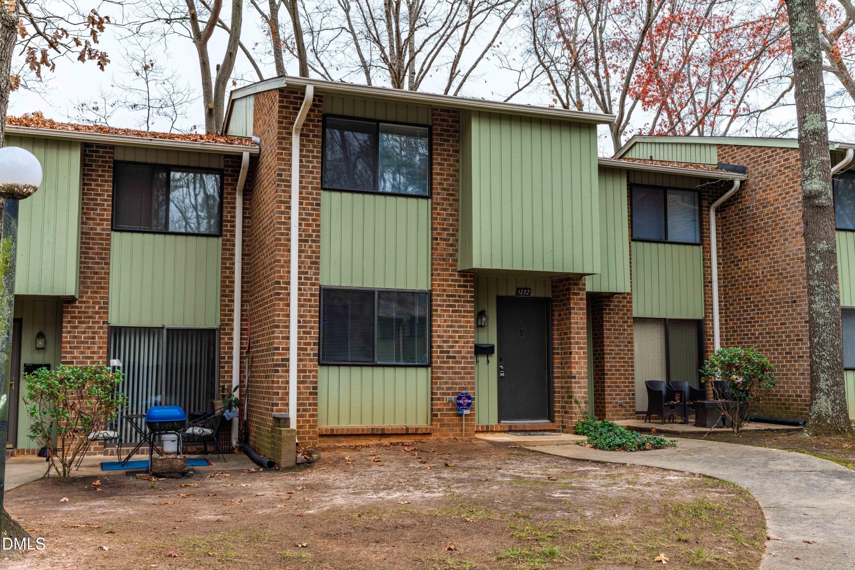 1232 Teakwood Place — photo
