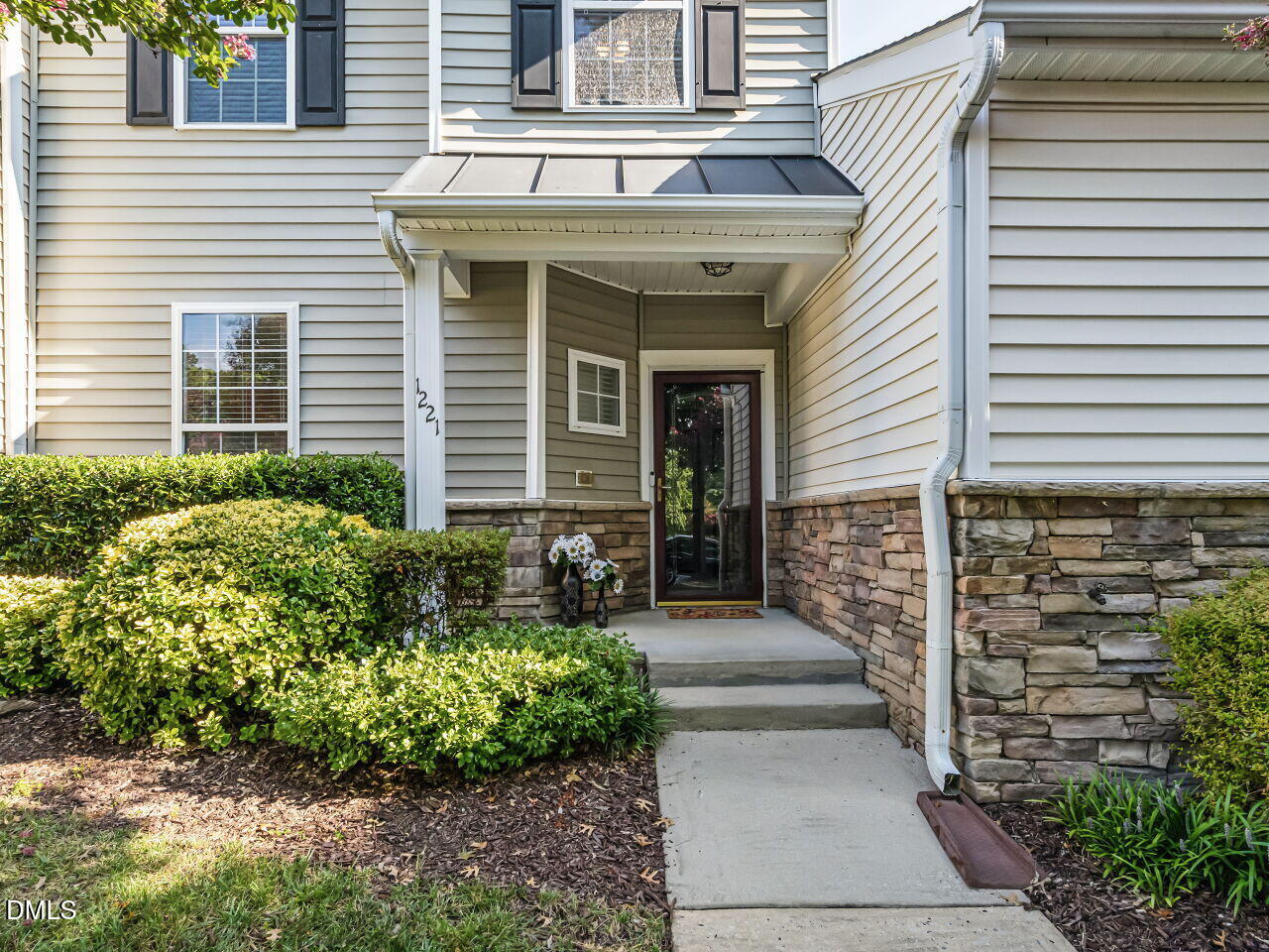 1221 Maroon Drive — photo