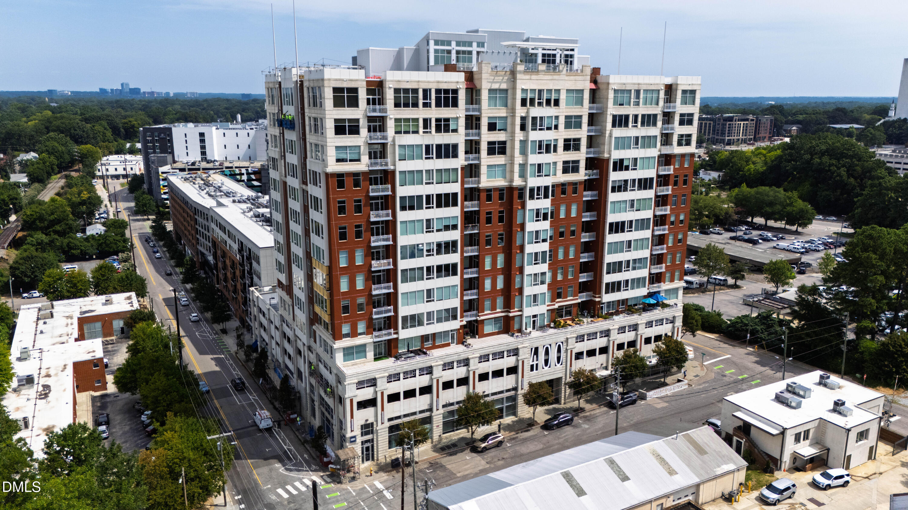 400 W North Street 1604 — photo