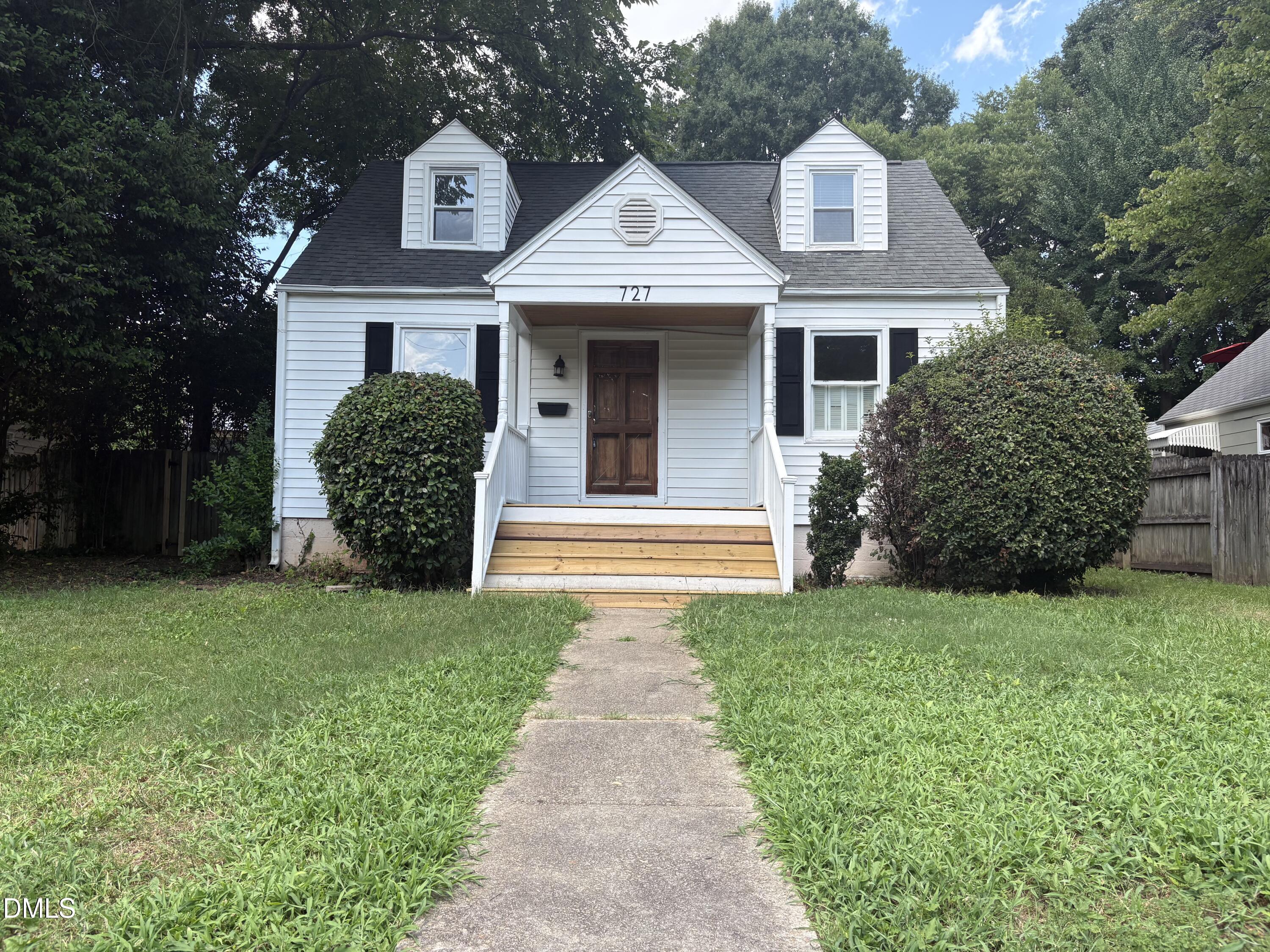 727 New Road — photo