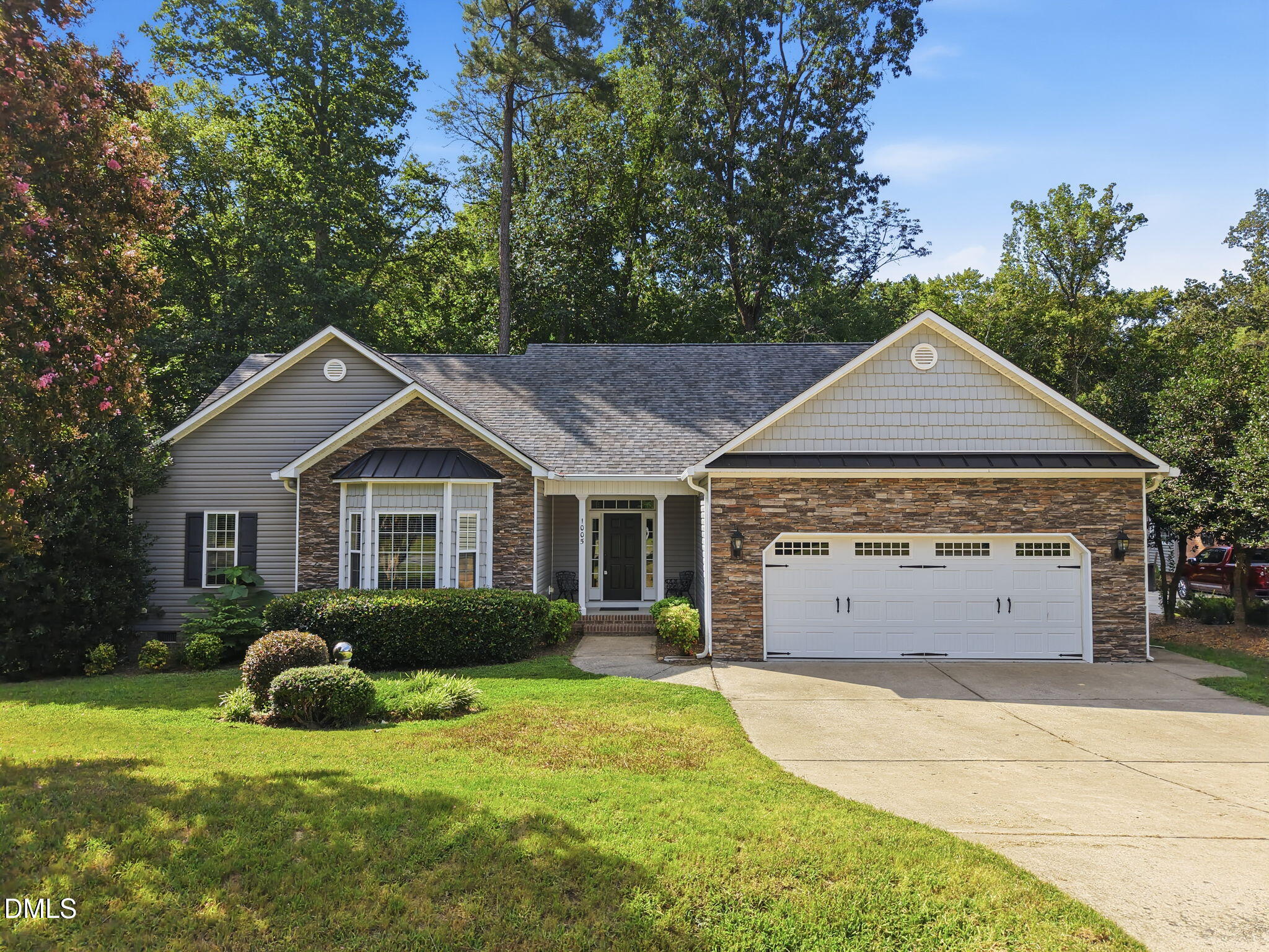 1005 Shannon Court — photo