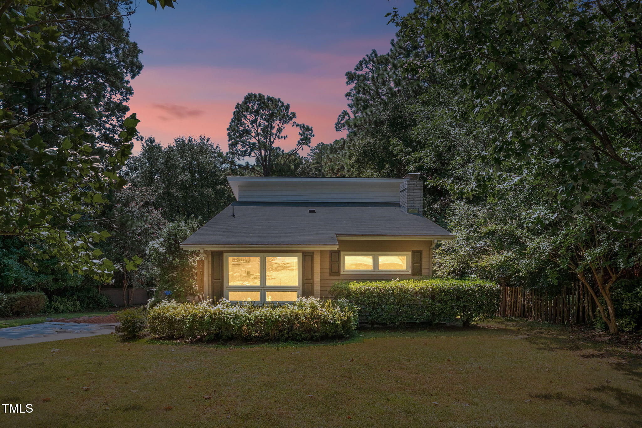 2519 Mirror Lake Drive — photo