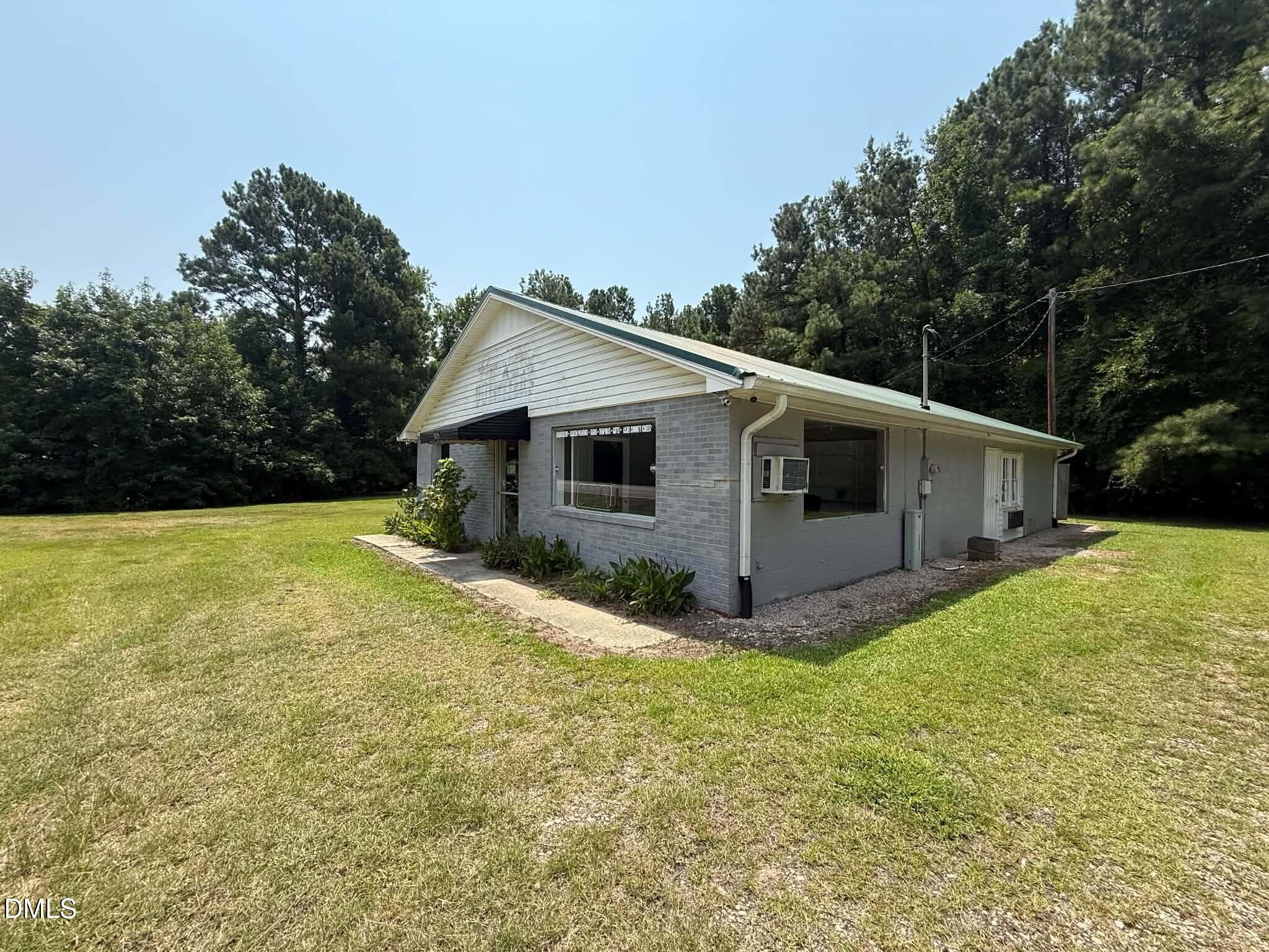 5628 US Hwy 421 S — photo
