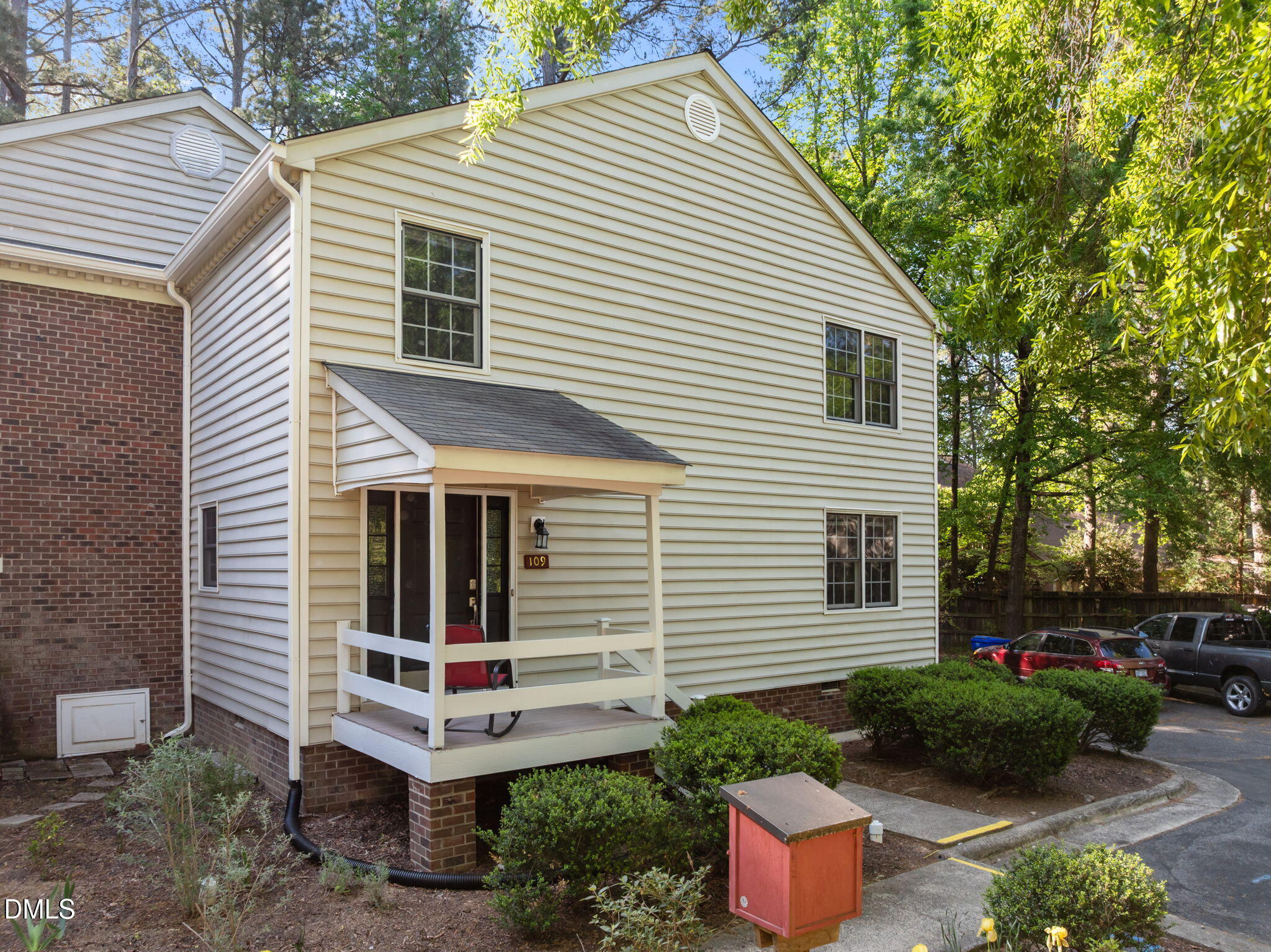 109 Sully Court — photo