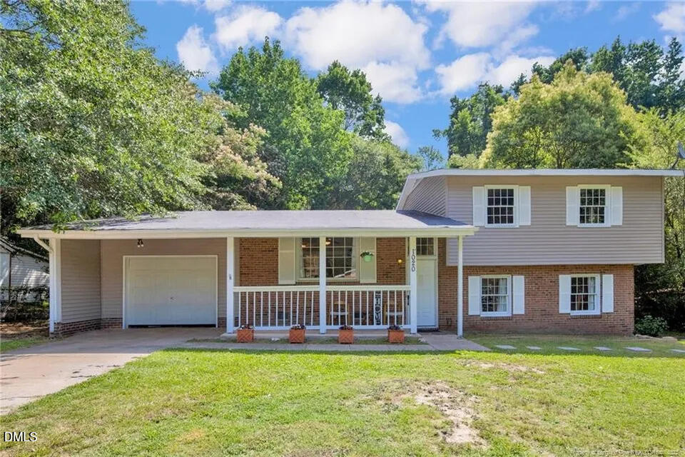 1020 Riverside Circle — photo