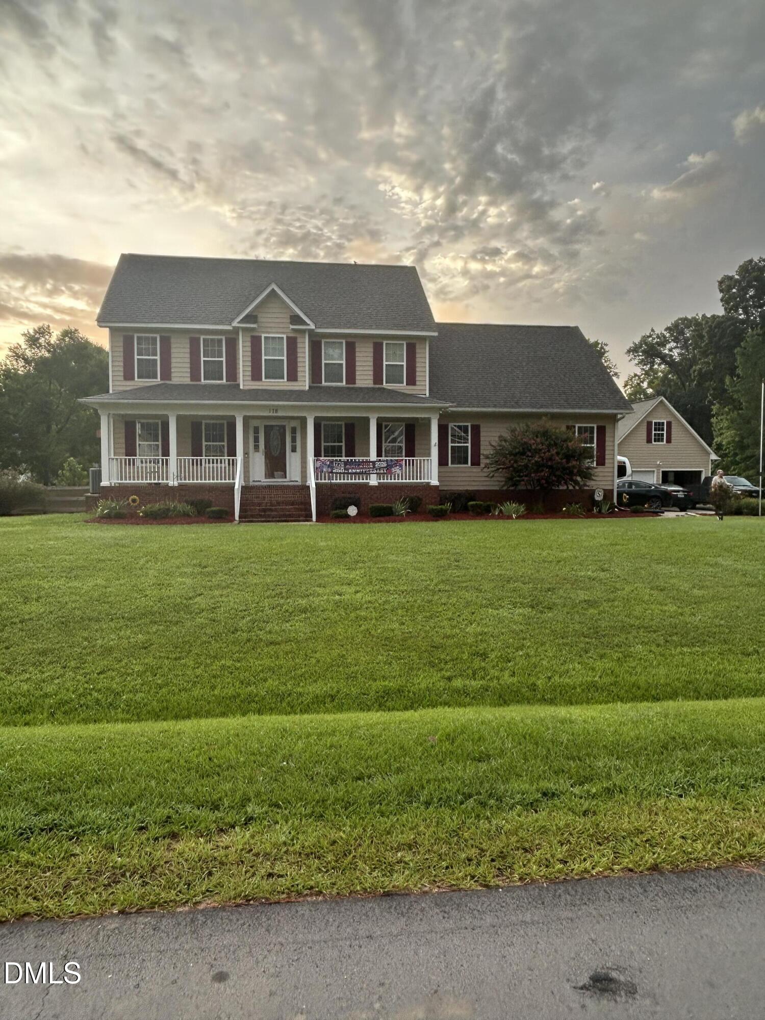 178 Waters Edge Drive — photo