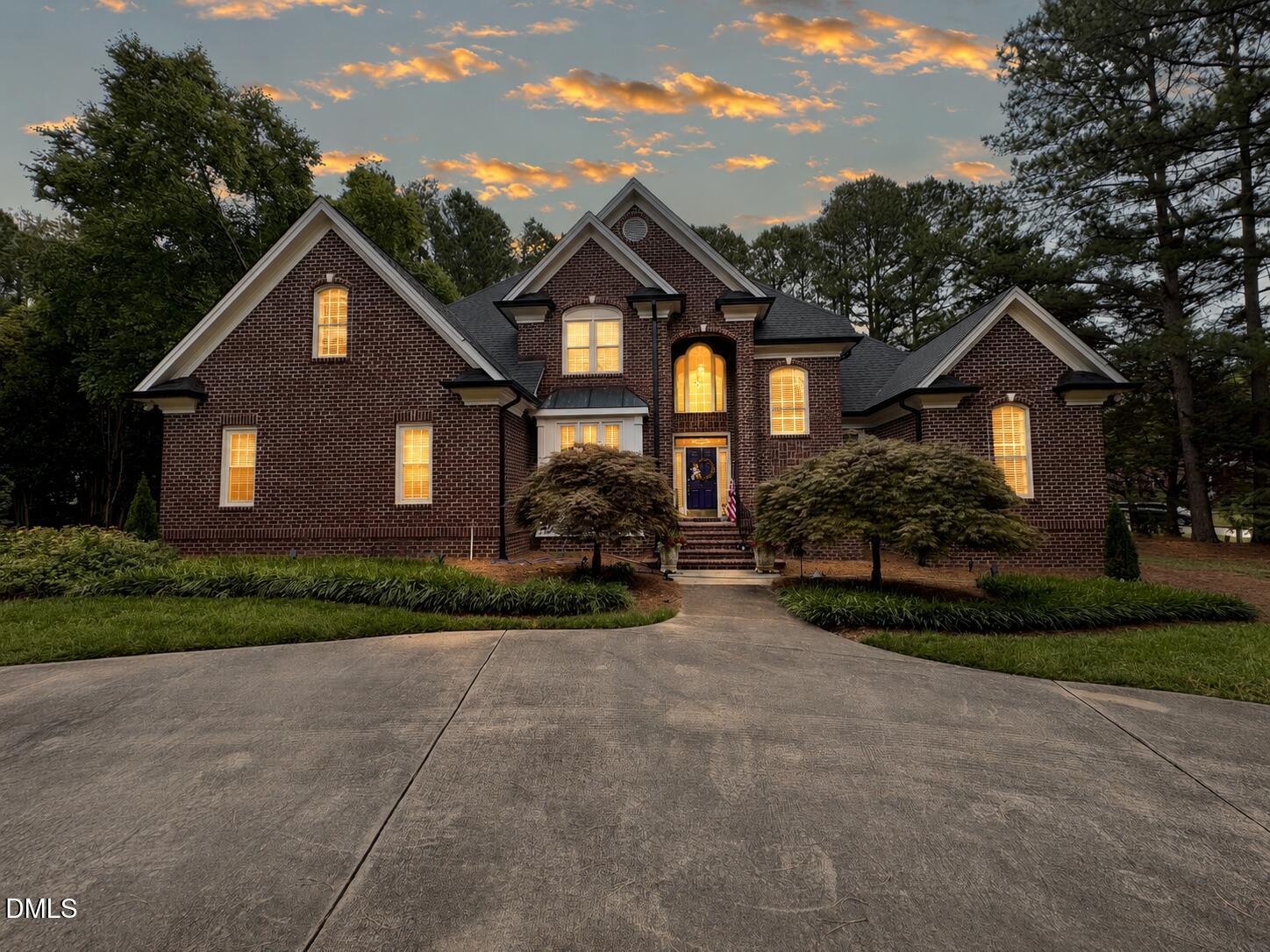 306 Lakeside Circle — photo