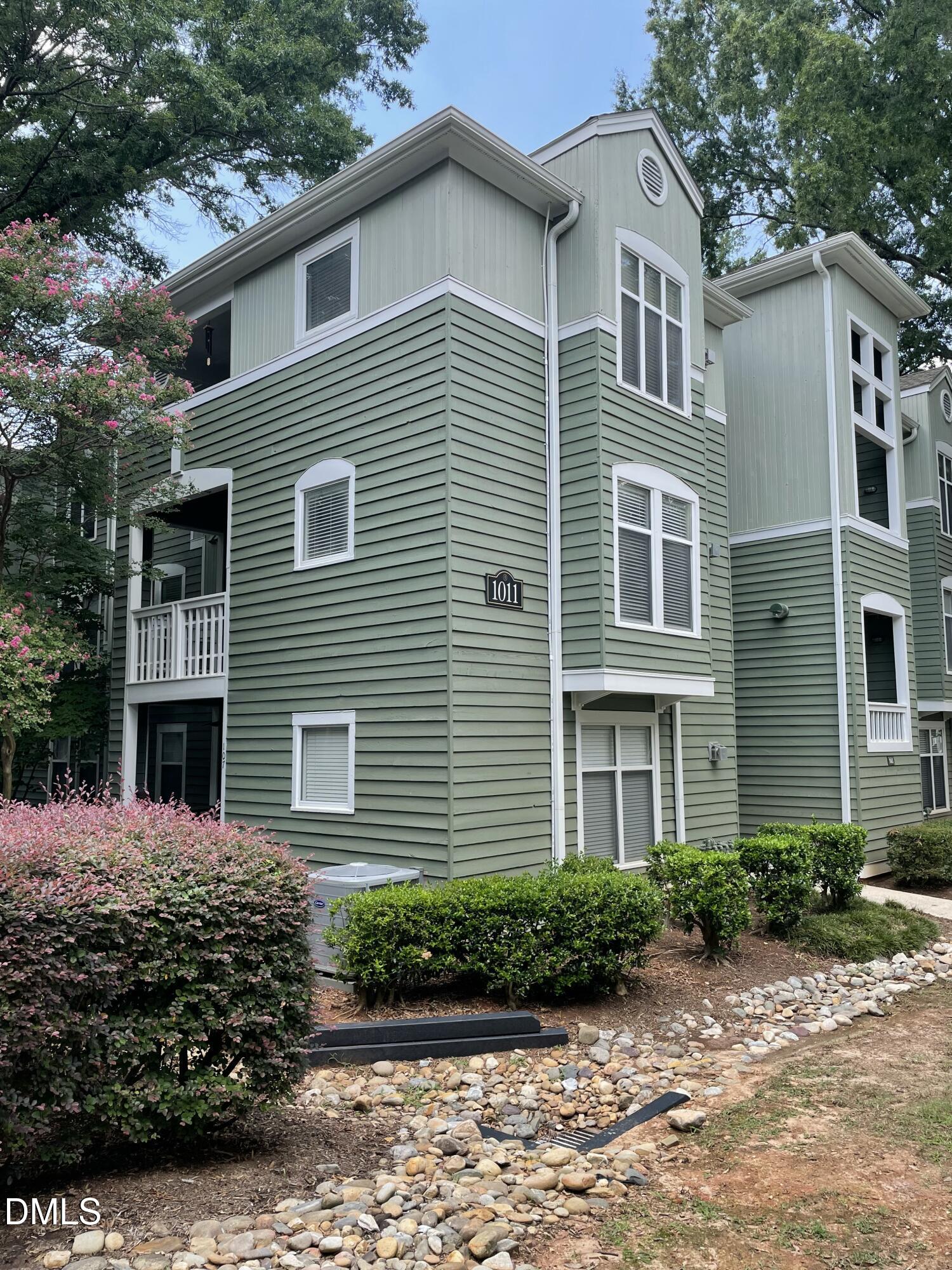 1011 Nicholwood Drive 207 — photo