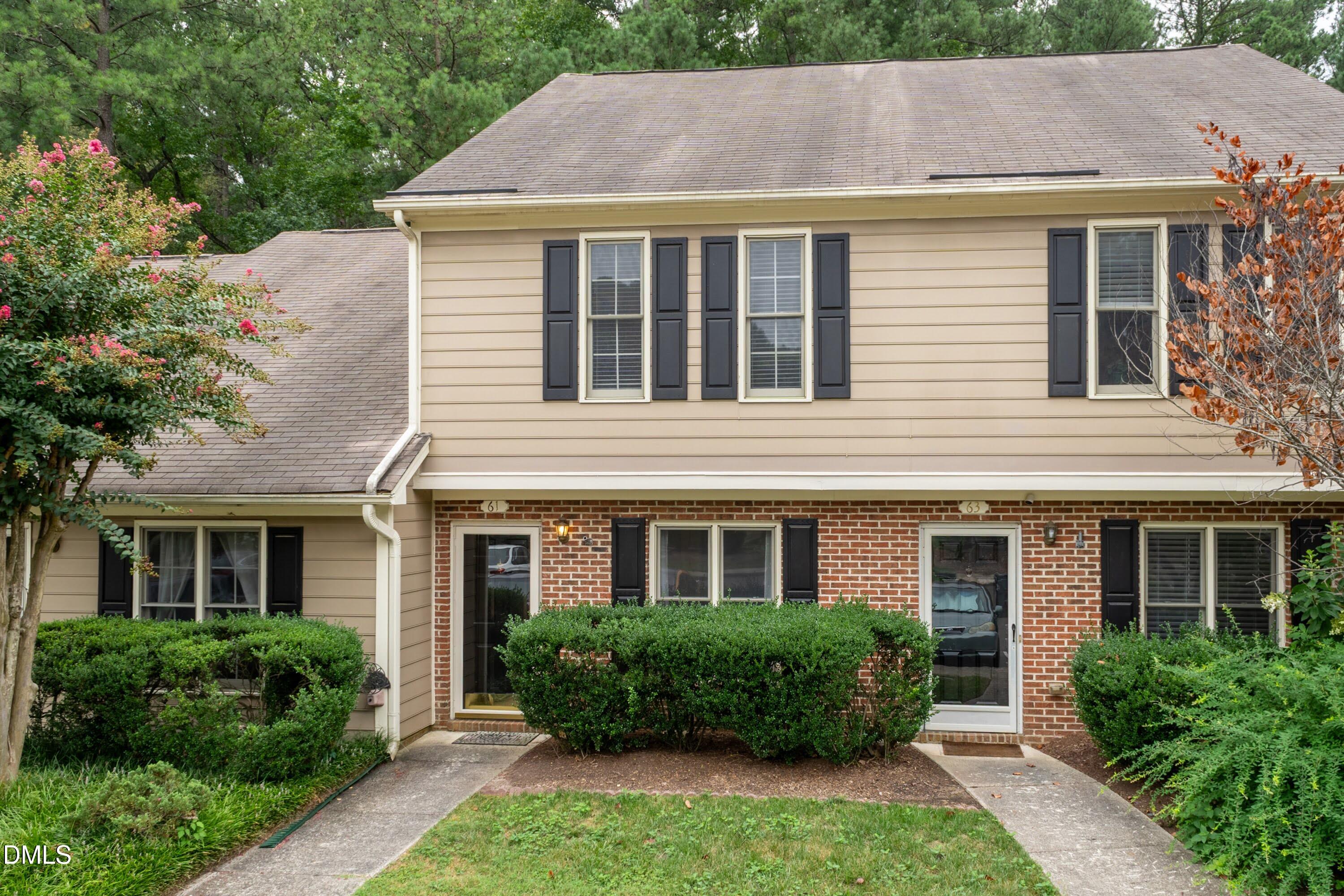 61 Crystal Oaks Court — photo