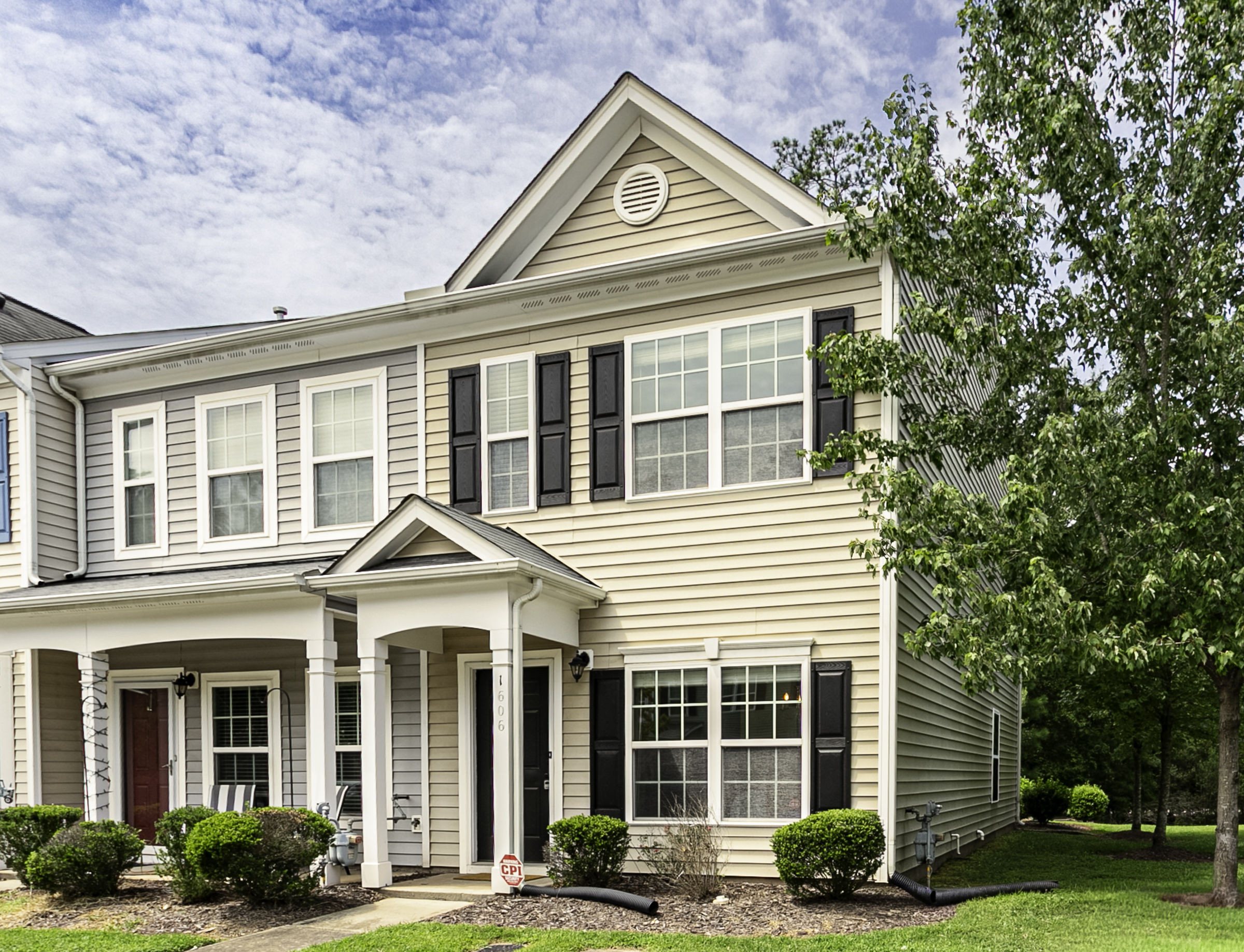 1606 Holly Grove Way — photo