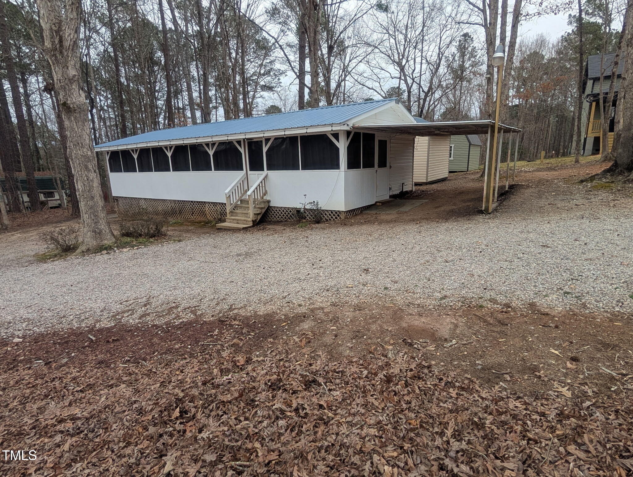 122 Tomahawk Drive — photo
