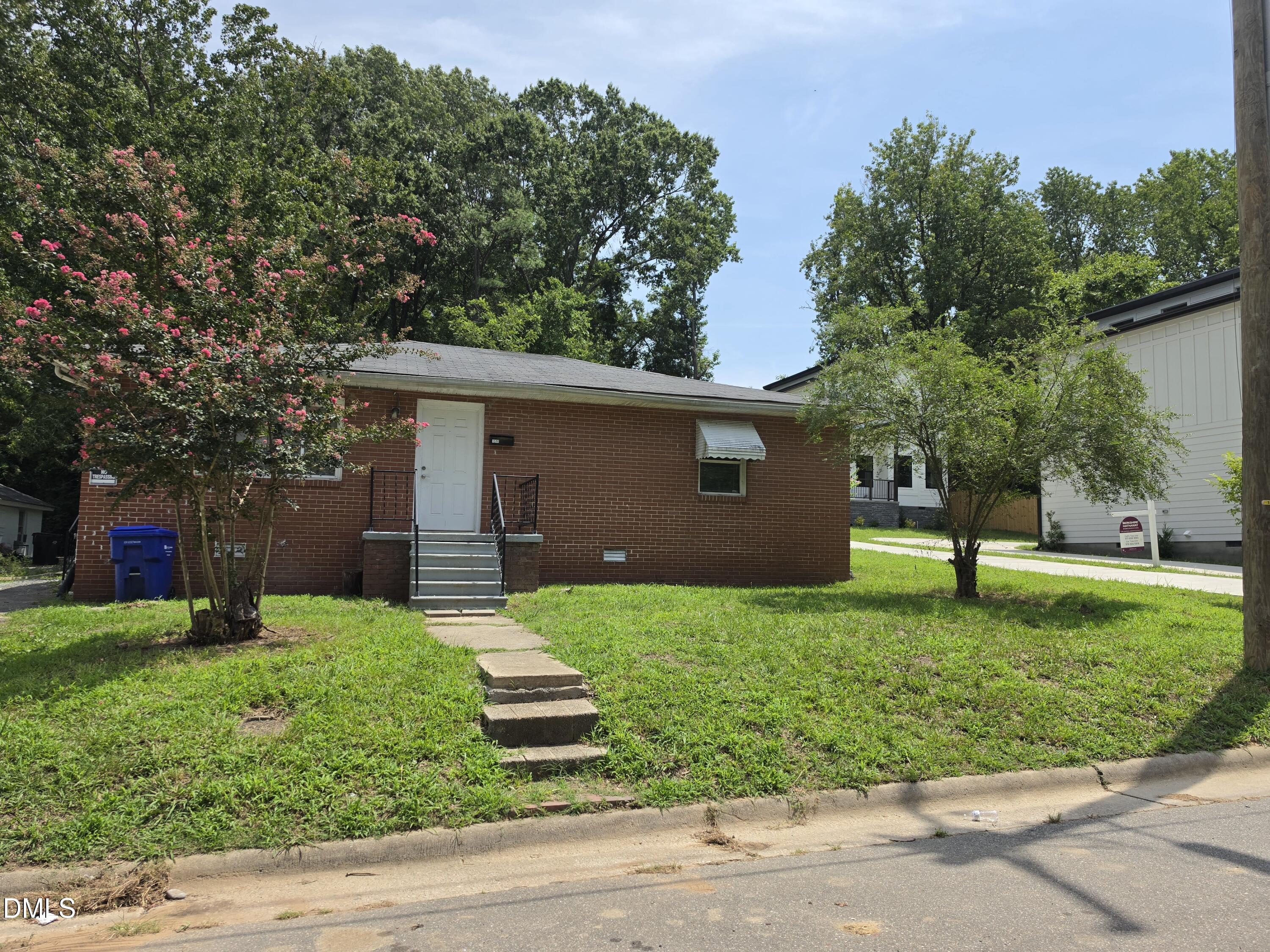 1510 N Hyde Park Avenue — photo
