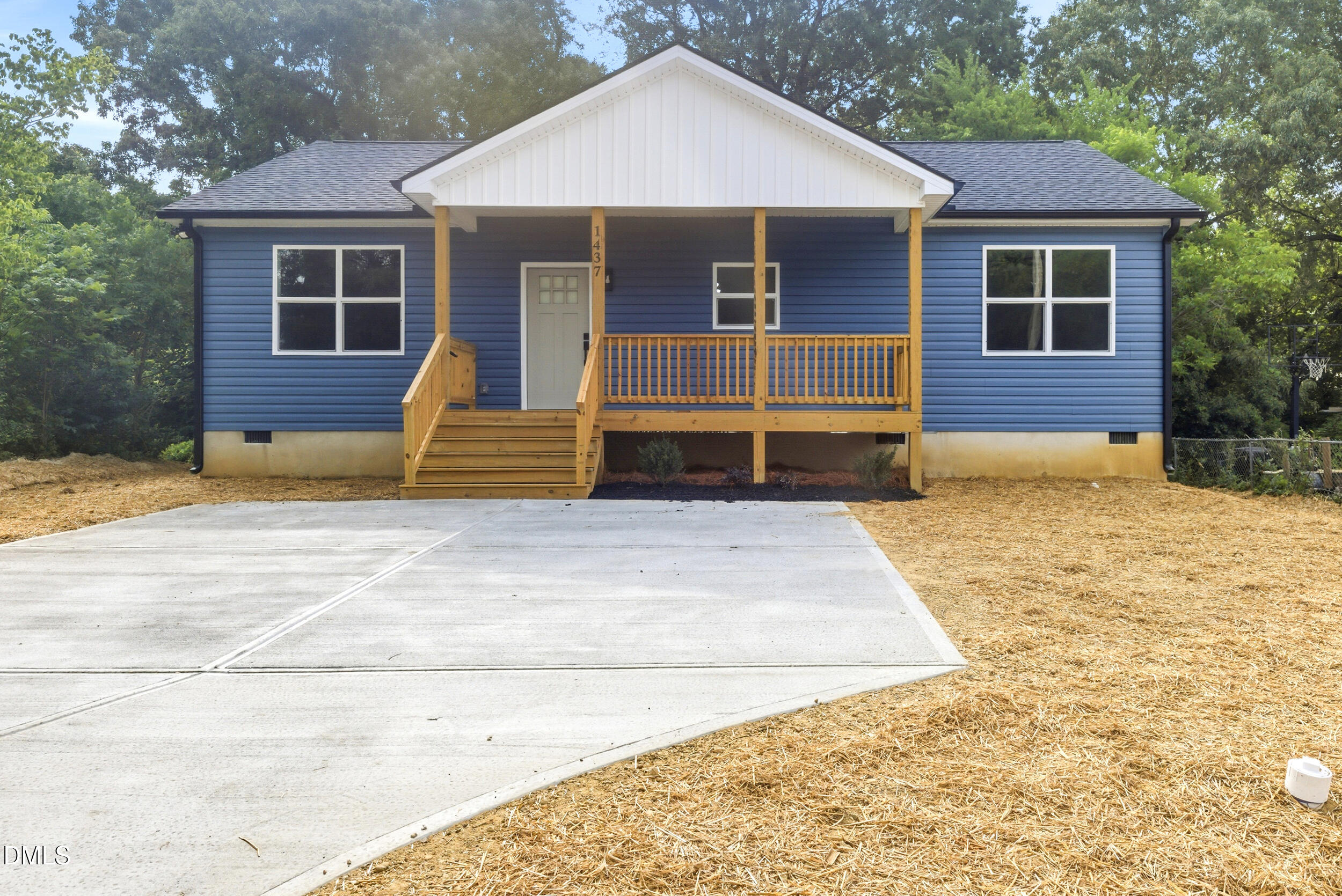 1437 Duggins Drive — photo