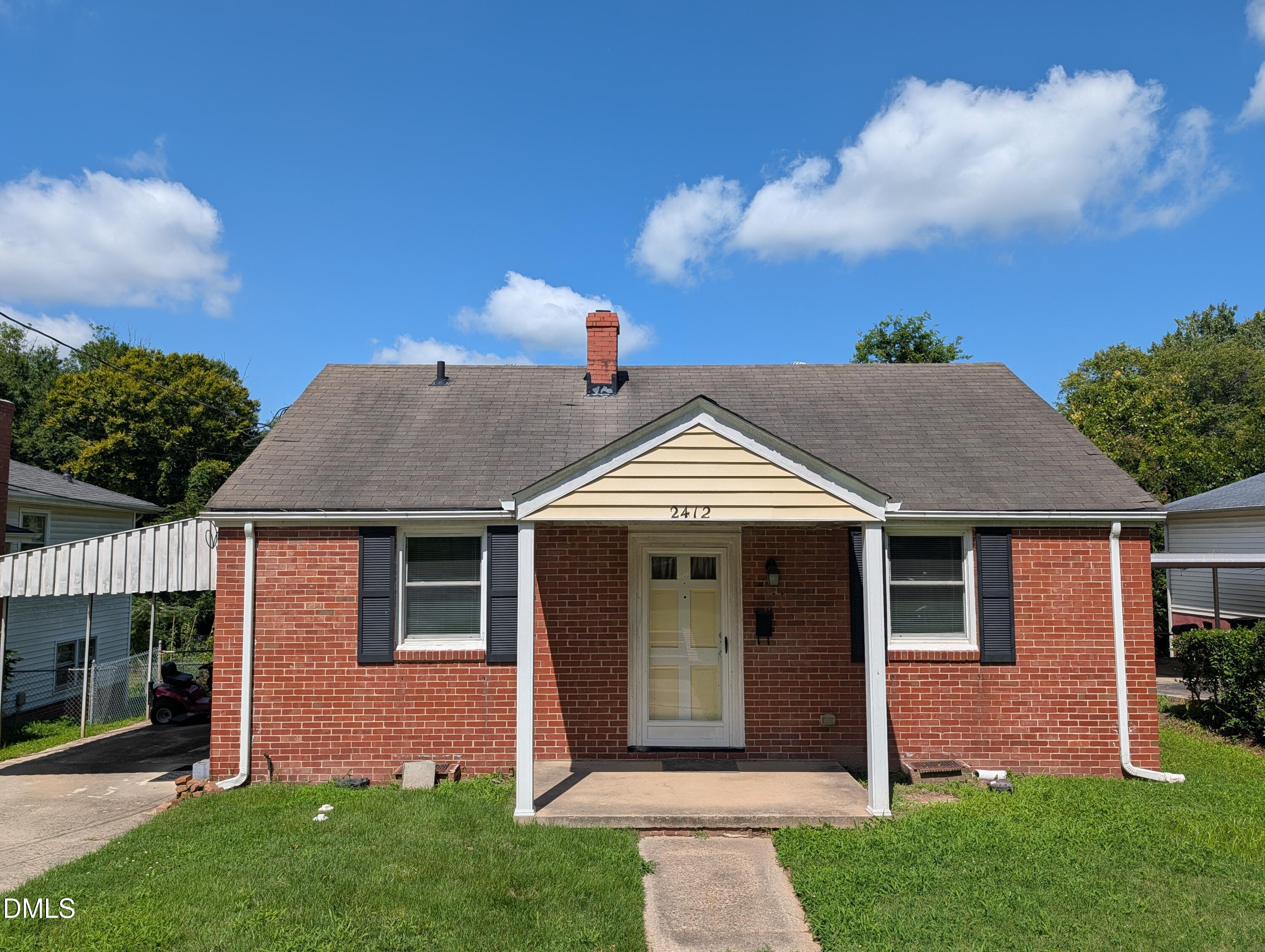 2412 Dallas Street — photo