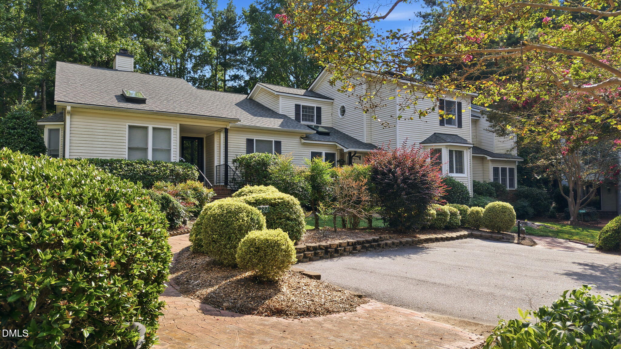 334 Whisperwood Close — photo