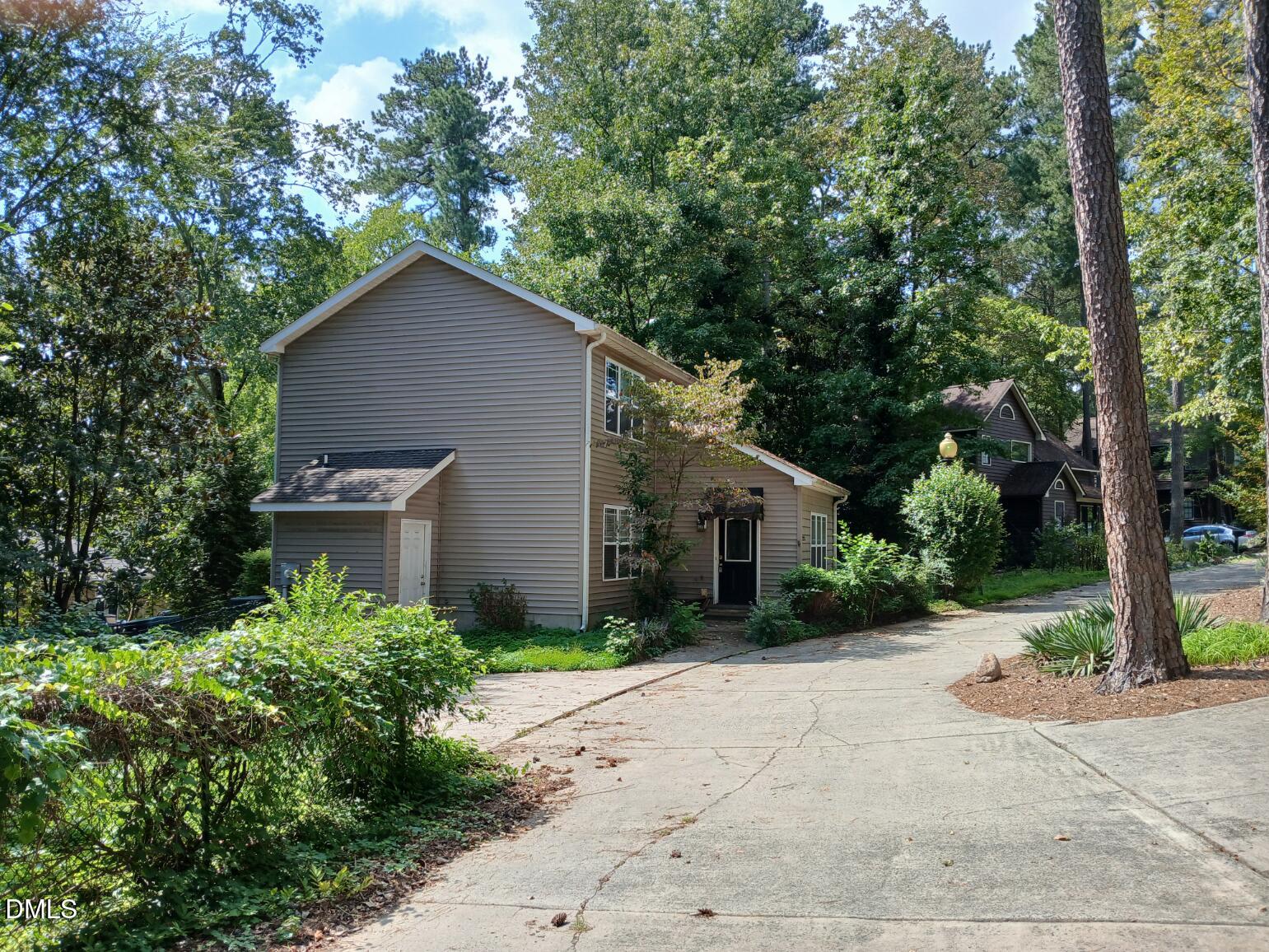 2215 University Drive — photo