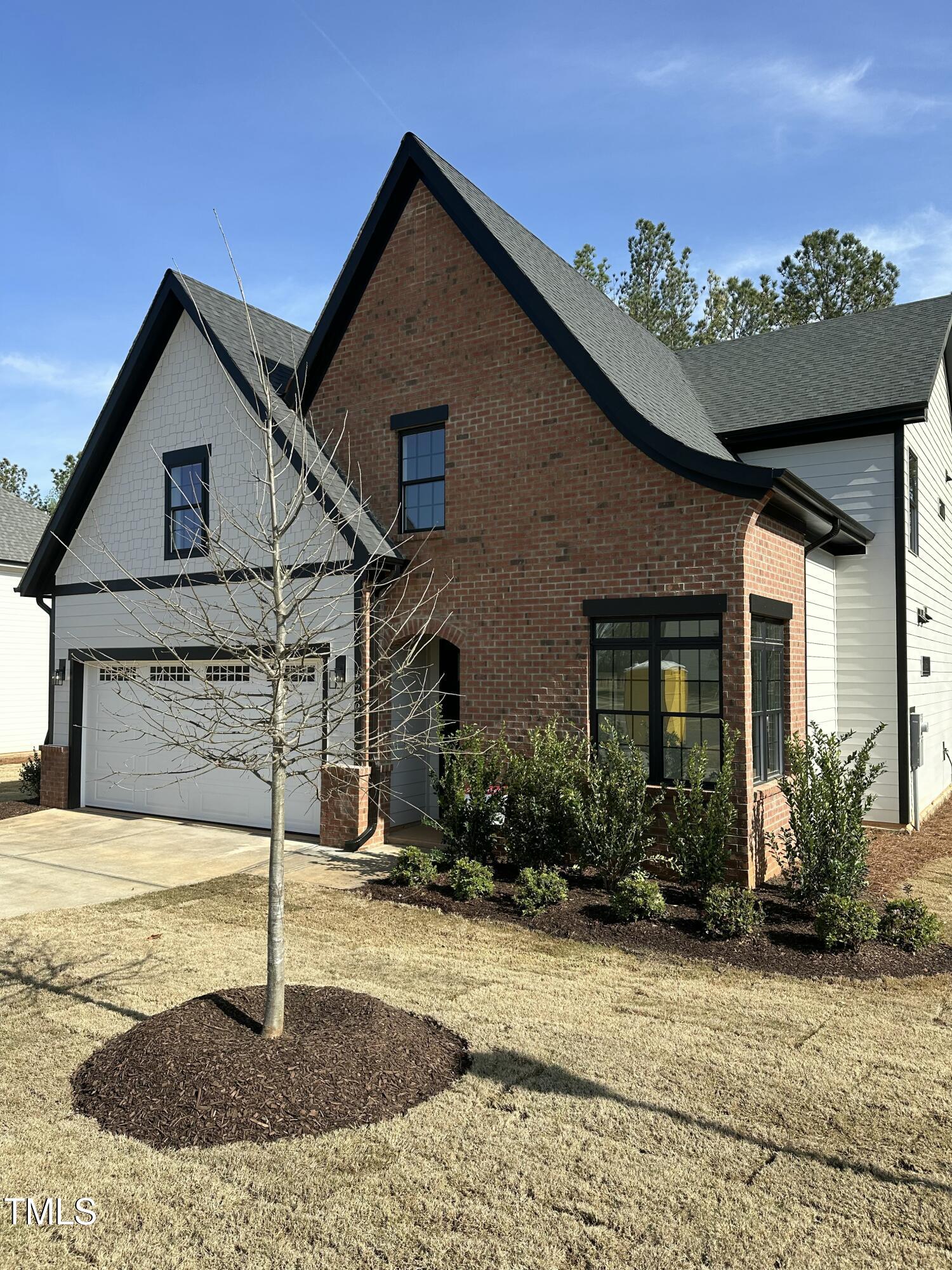 230 Sutherland Drive — photo