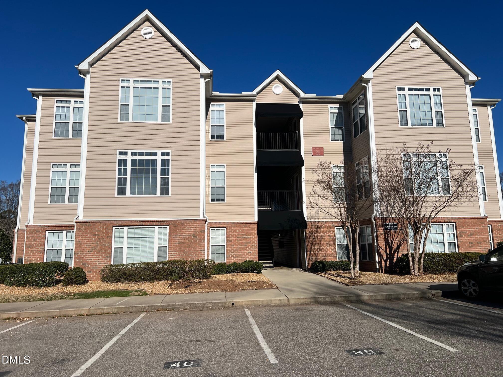 2501 Huntscroft Lane — photo