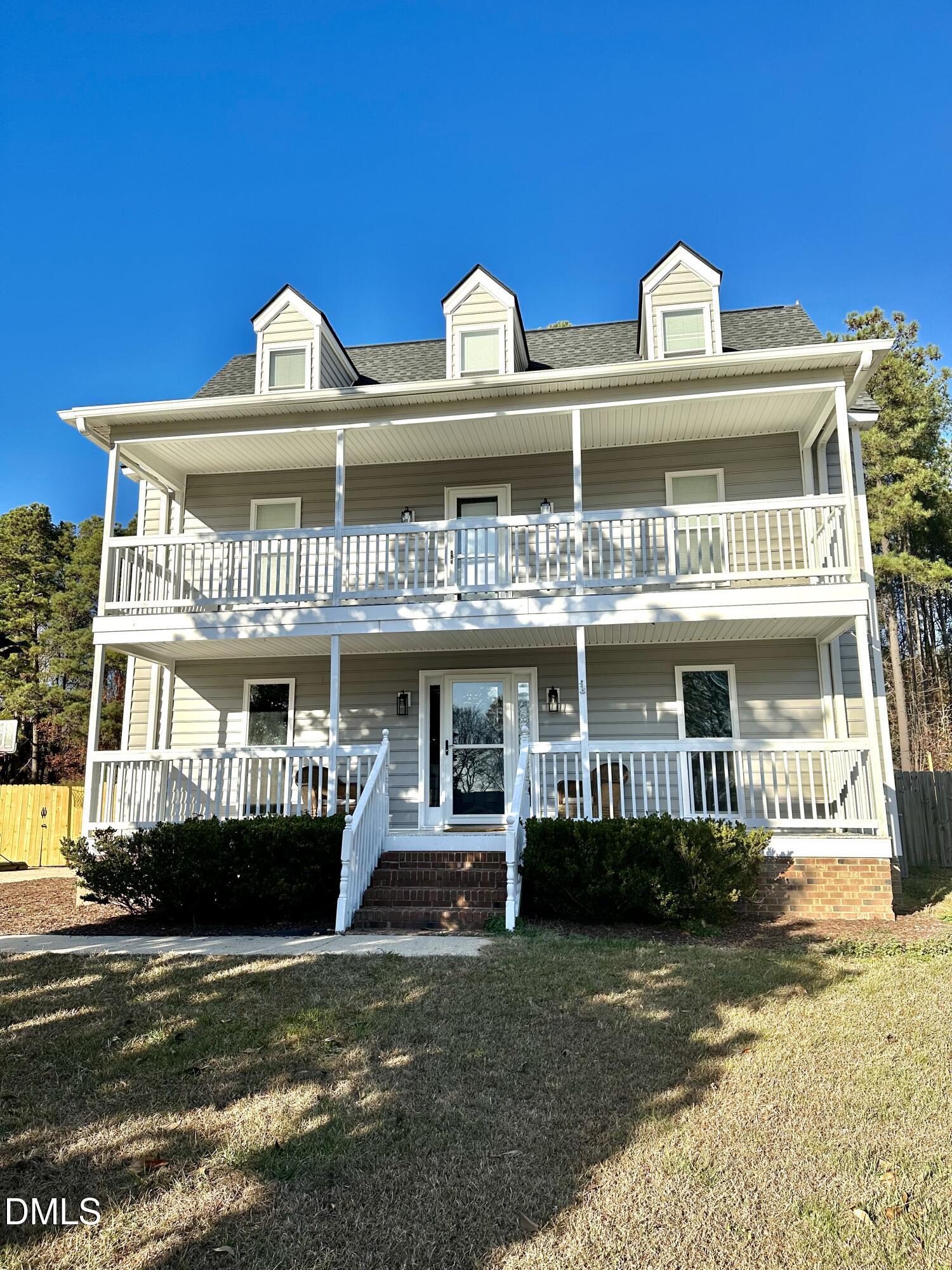 2037 Queen Charlotte Place — photo