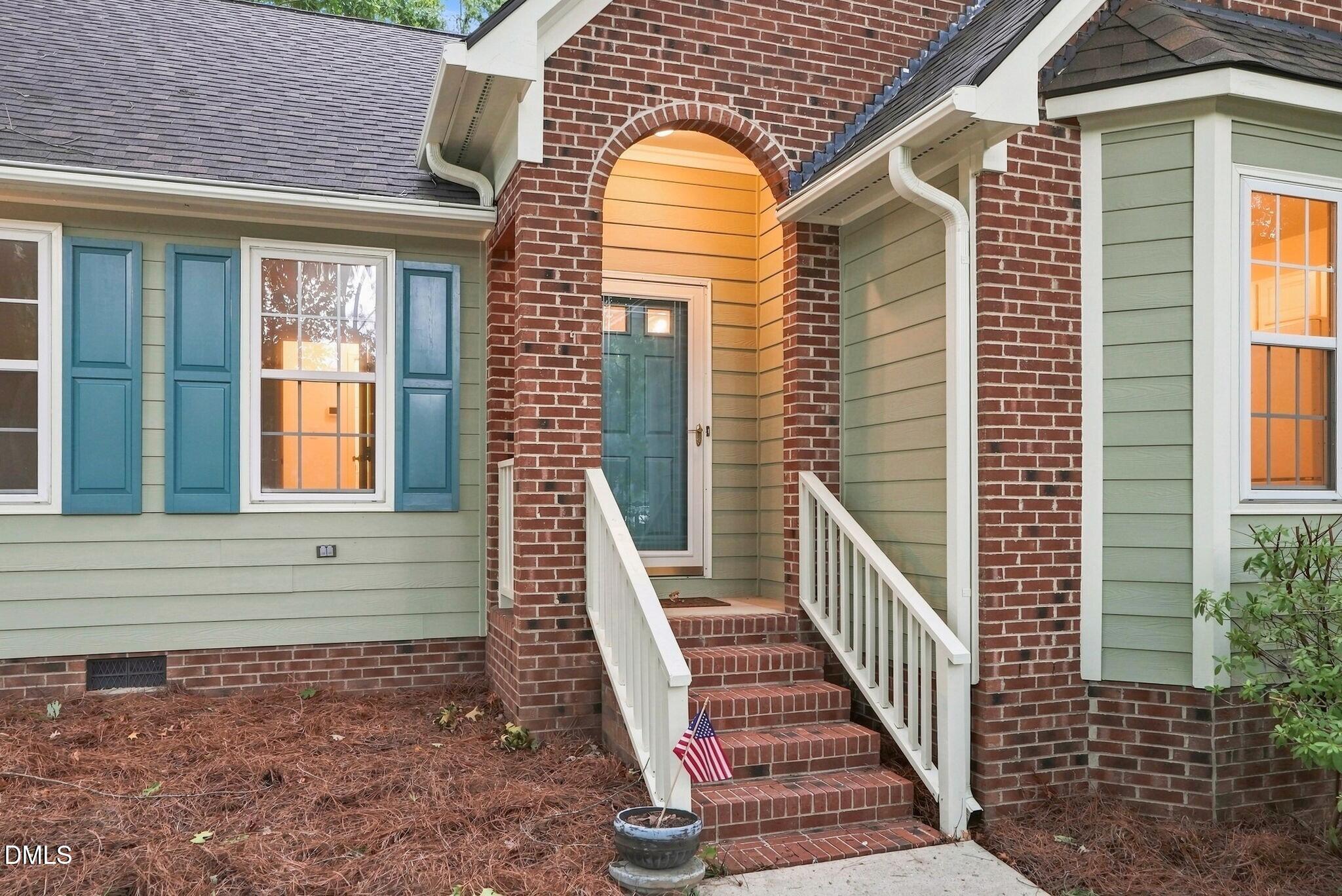 331 Rosehaven Drive, Raleigh, NC 27609 — photo 2