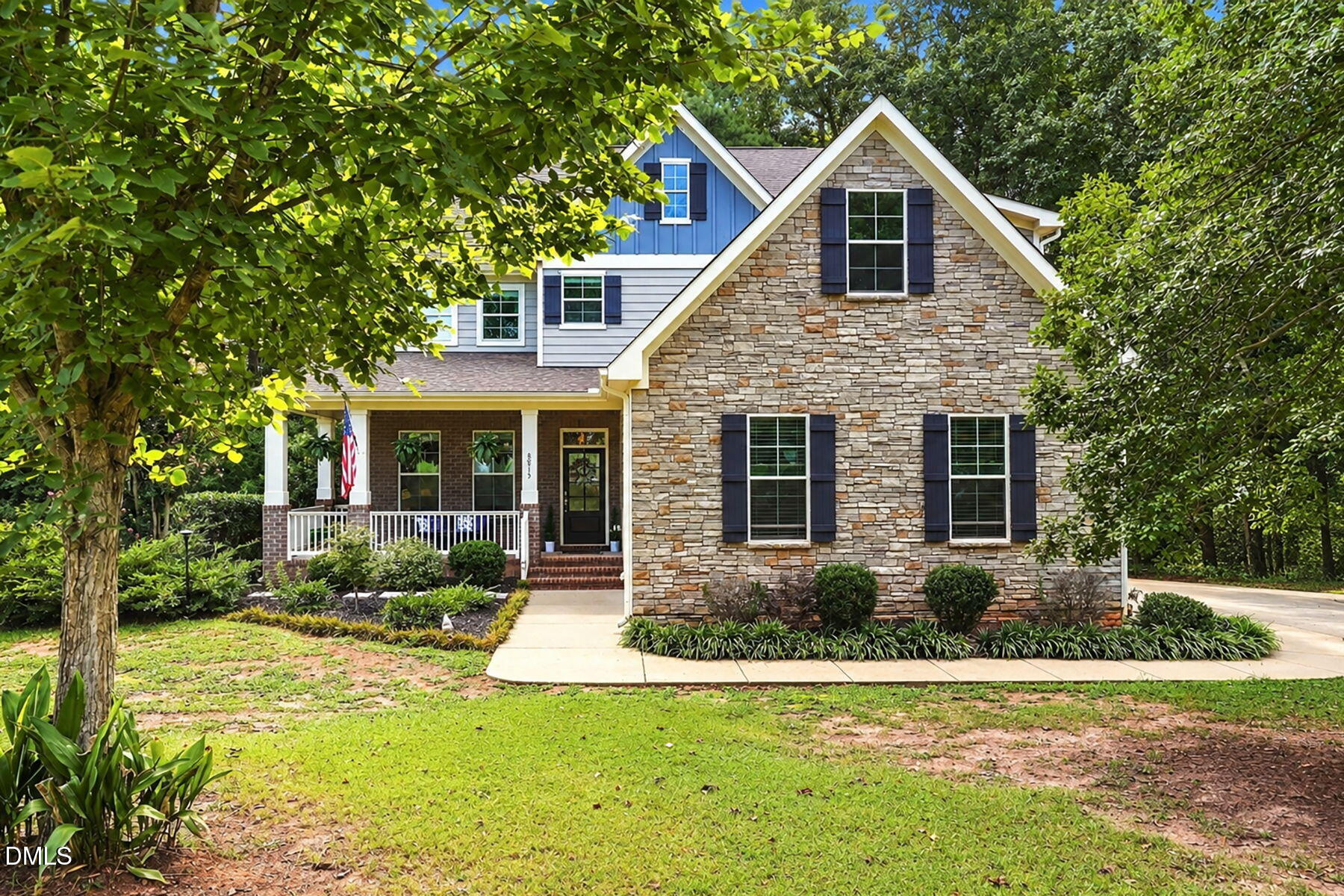 8013 Lakeshore Drive — photo