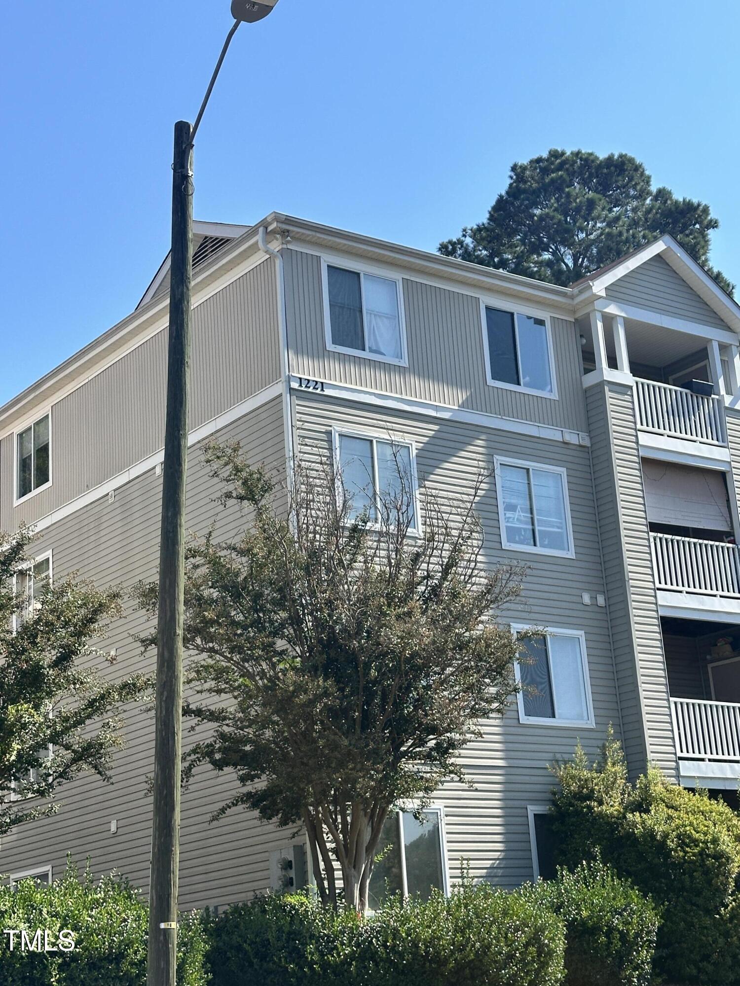 1221 University Court 304 — photo