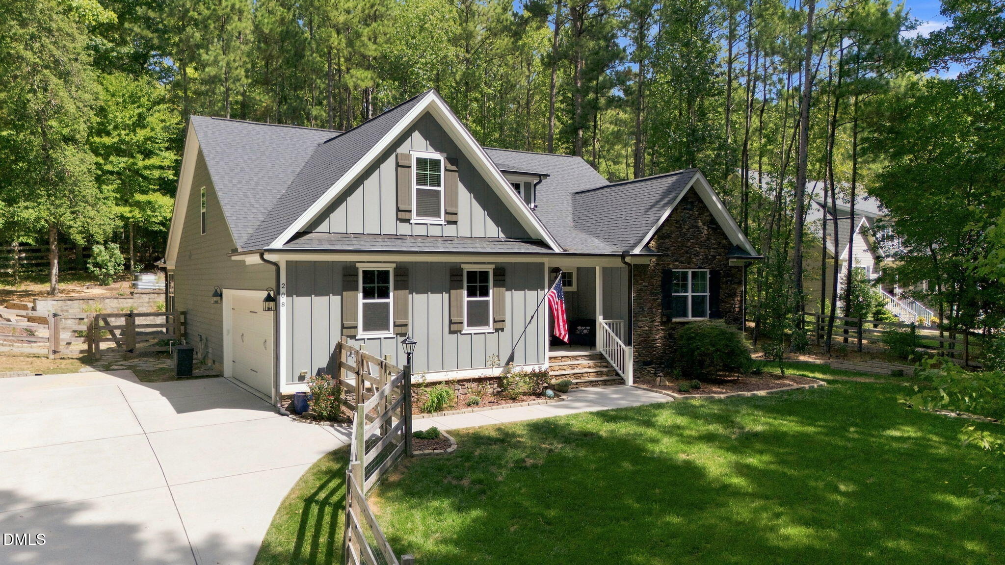 208 Tobacco Road — photo