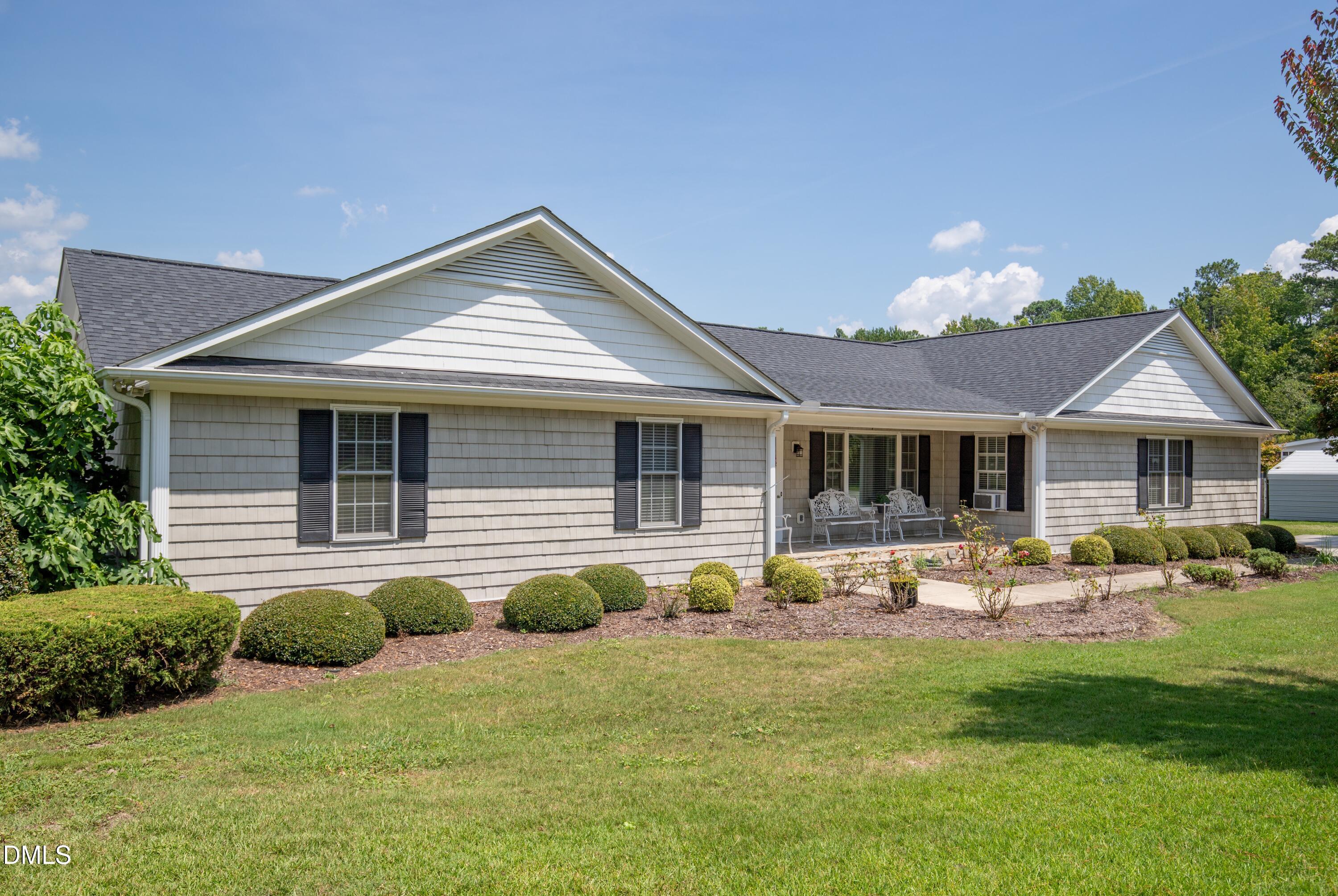 906 Walnut Drive, Erwin, NC 28339 — photo 2
