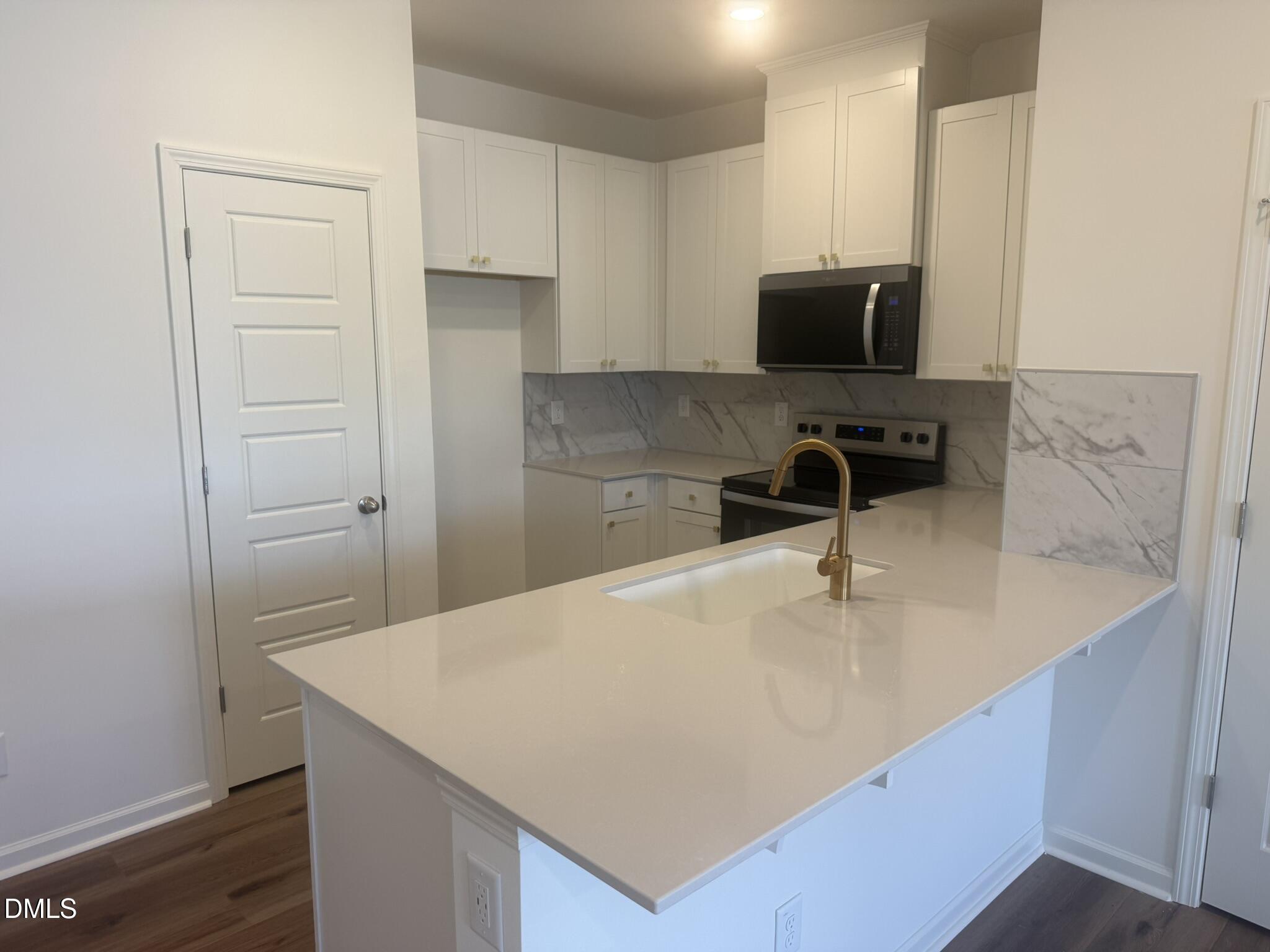 2035 Oakdale Drive — photo