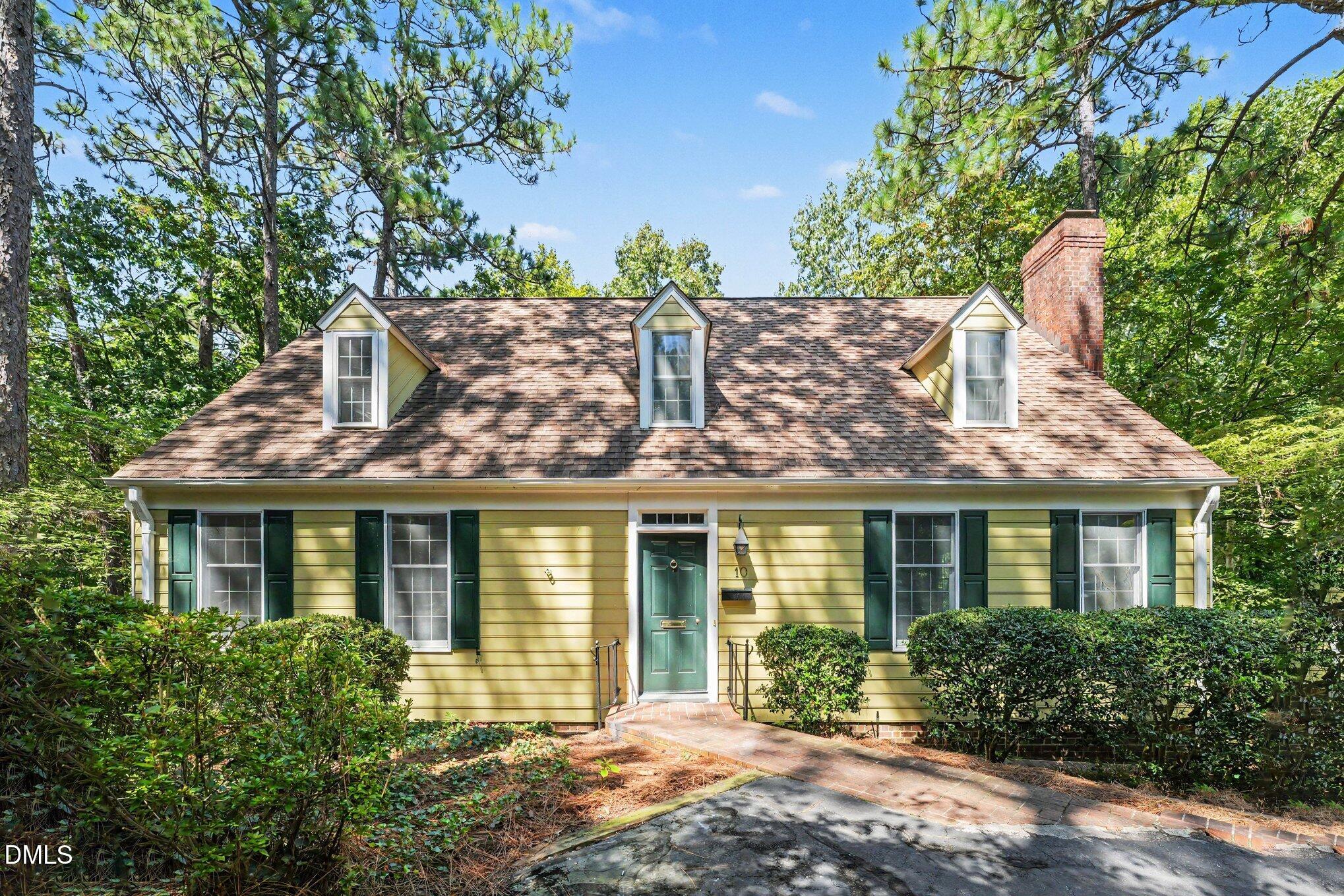 10 Village In The Woods Circle — photo