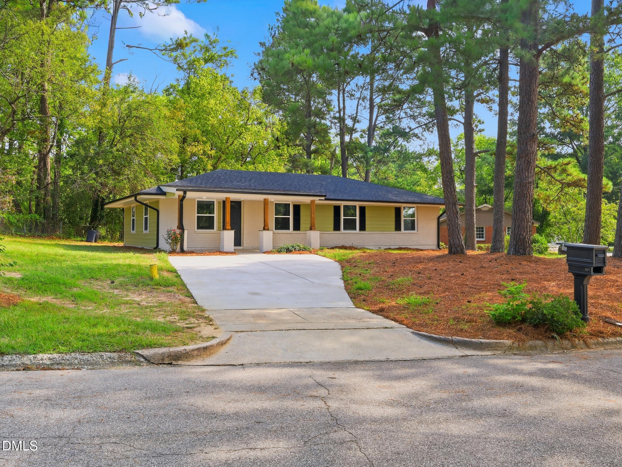 821 Grantland Drive — photo