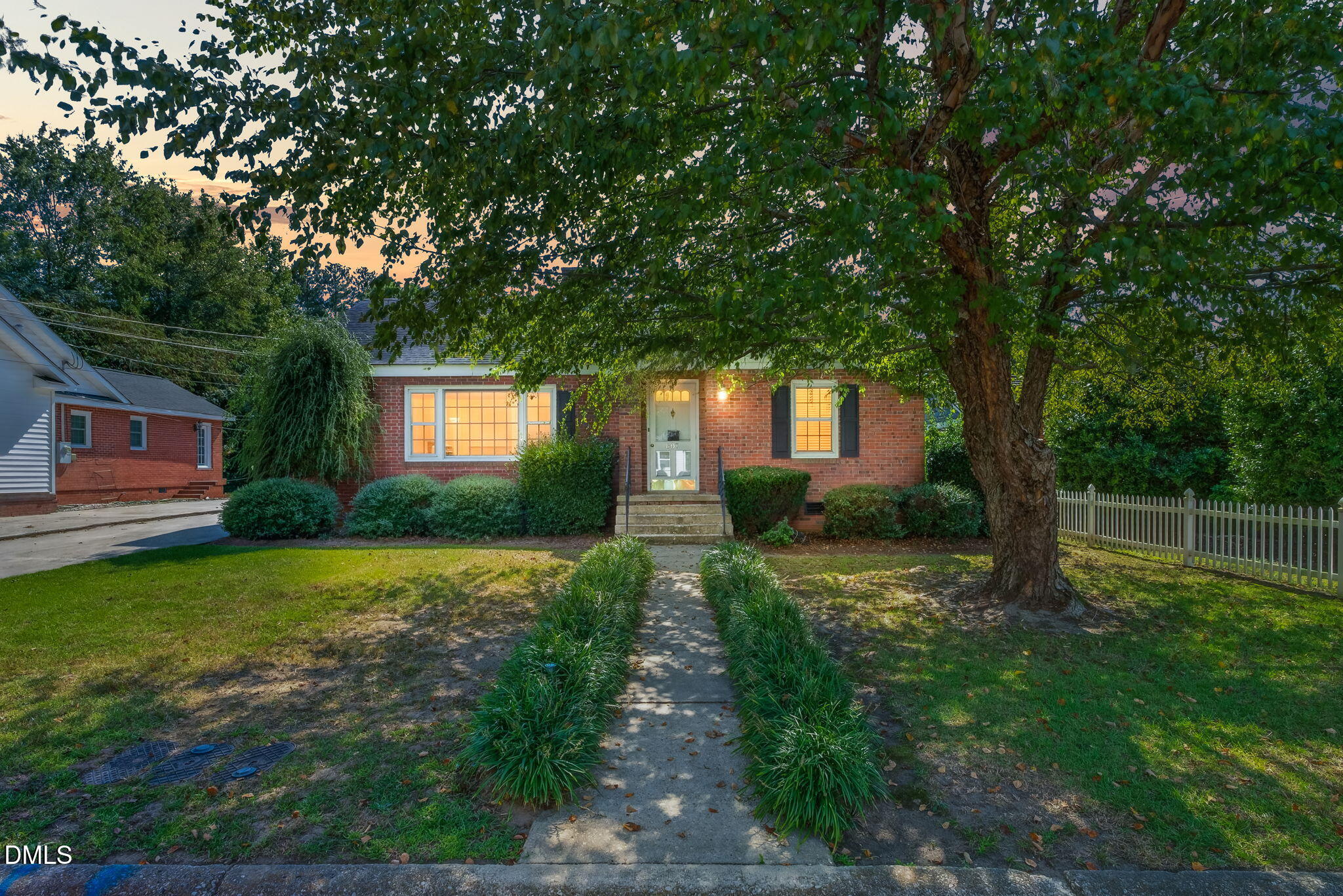 807 W Carr Street — photo