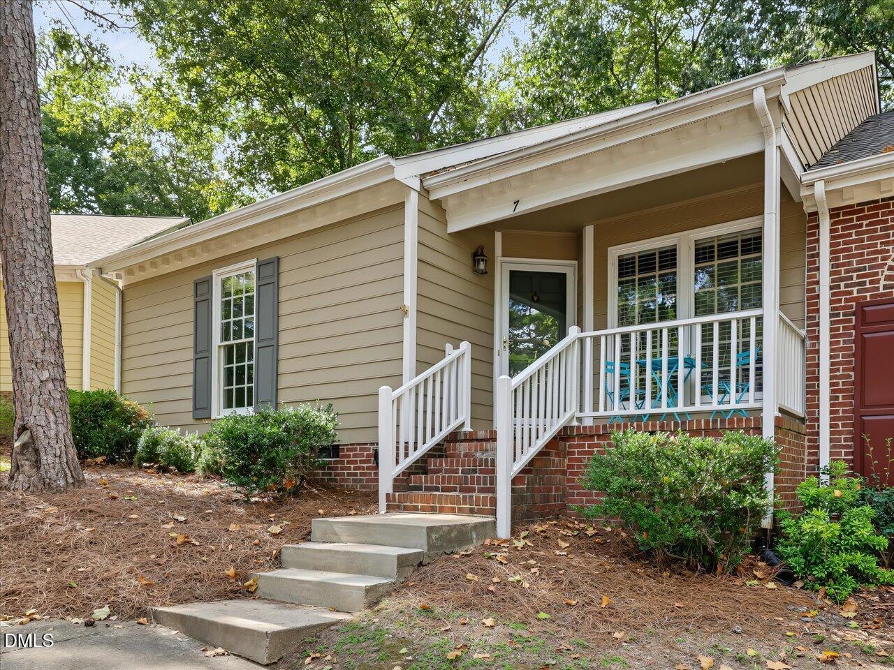 7 Kings Mount Court — photo