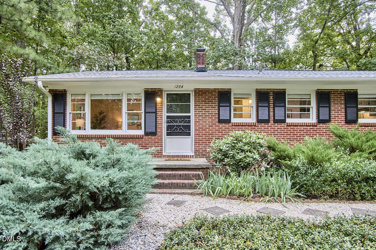 1204 E Oak Drive — photo