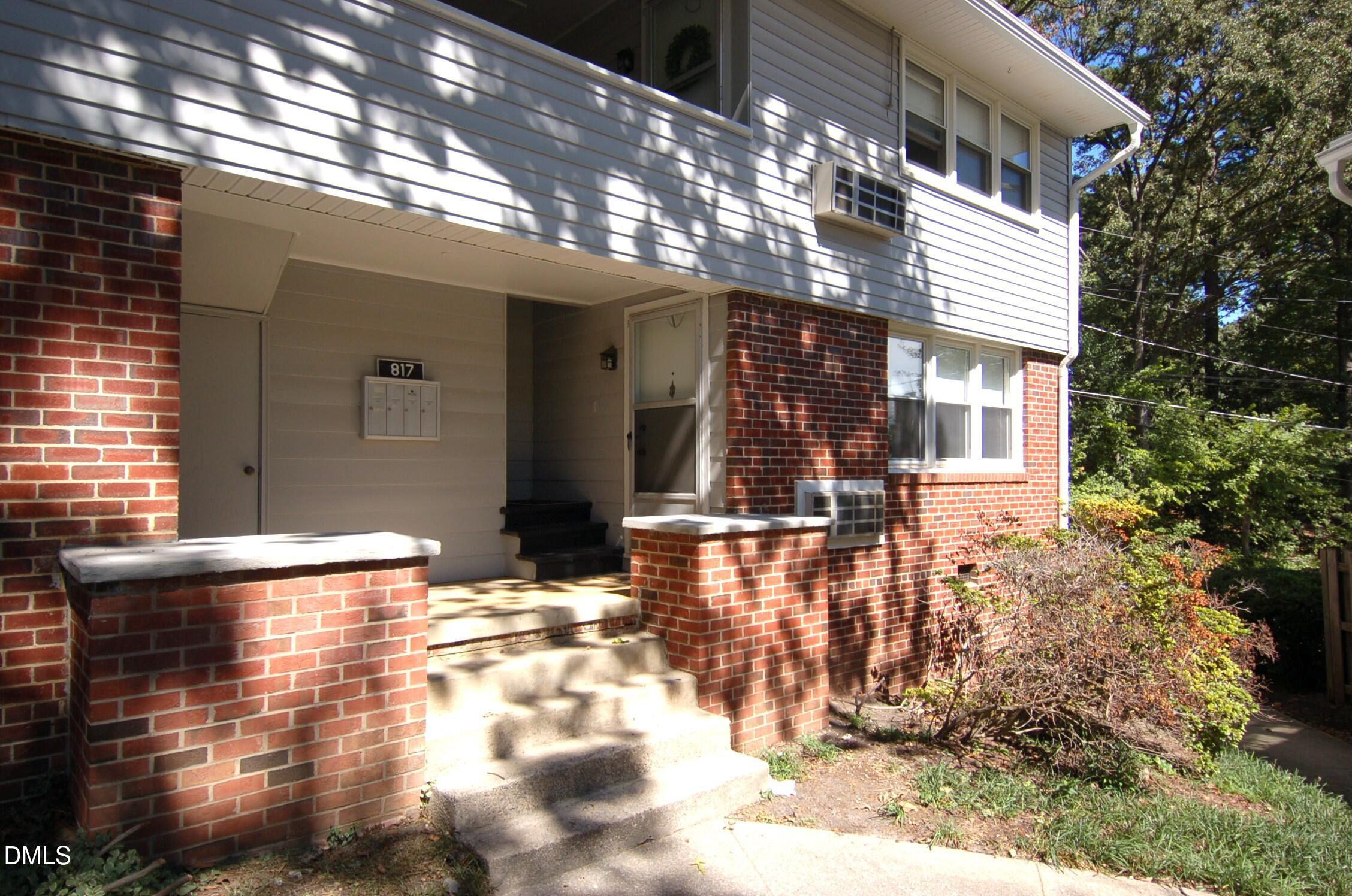 817 Daniels Street B — photo