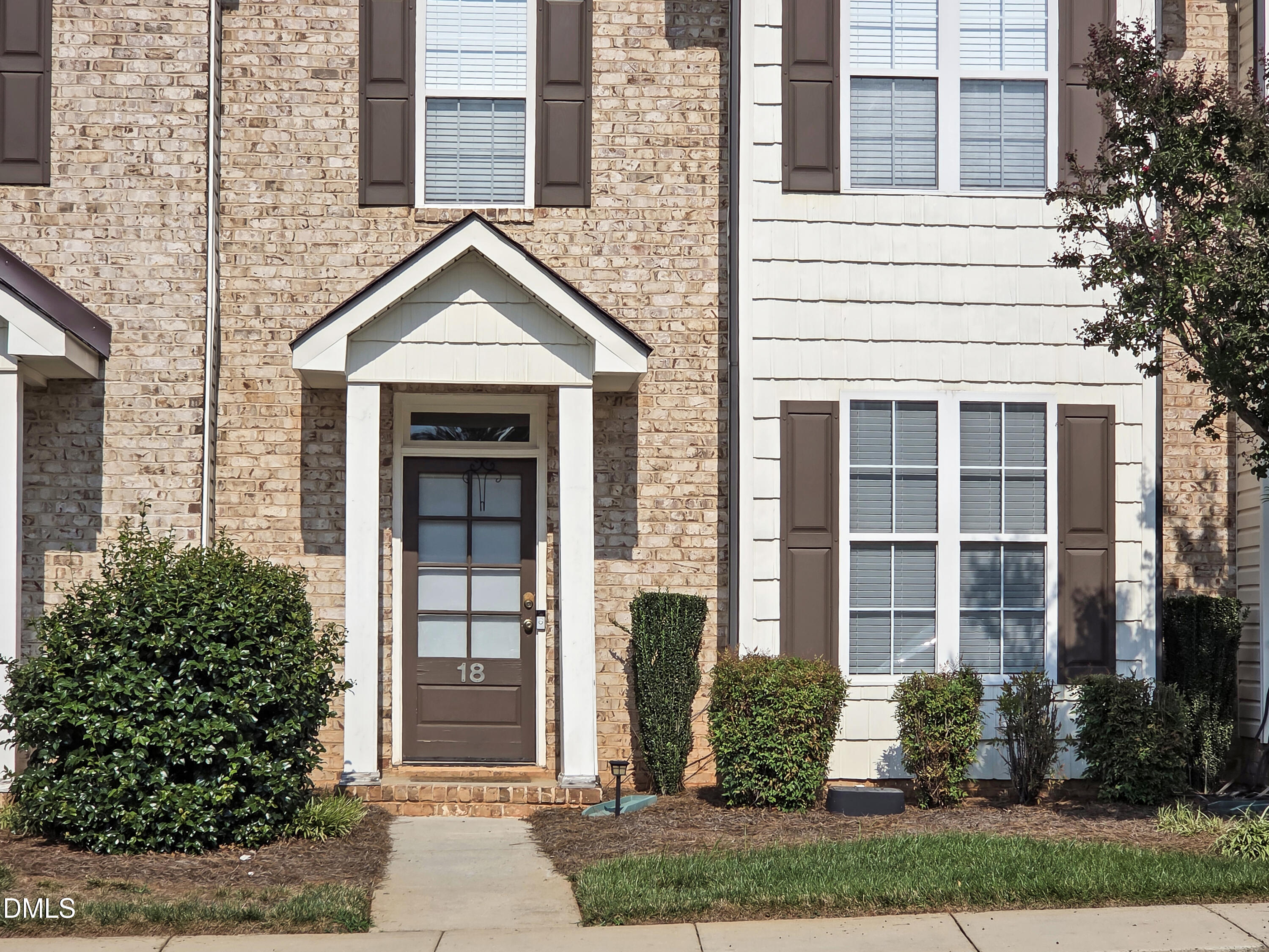 18 Rhododendron Drive — photo